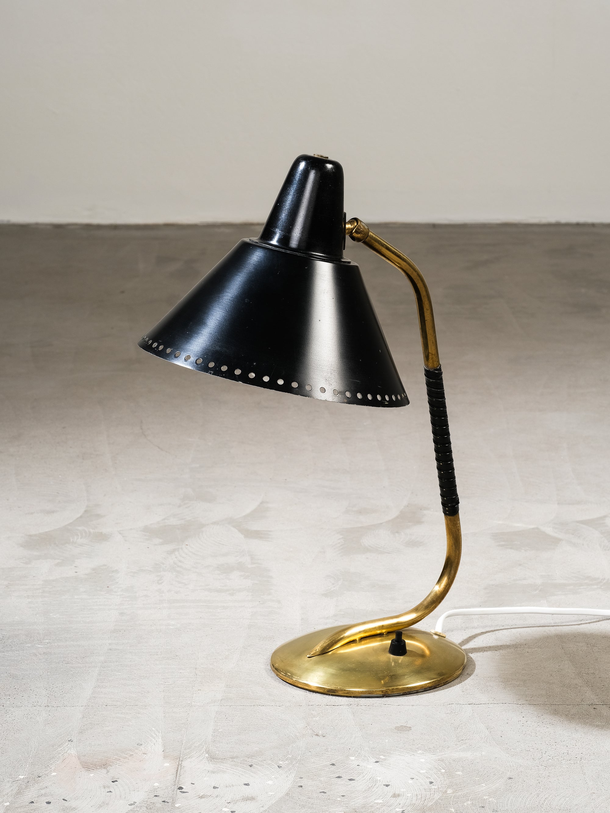 Mid-Century Modern Black & Brass Table/Desk Lamp by Valinte, Finland, 1950s