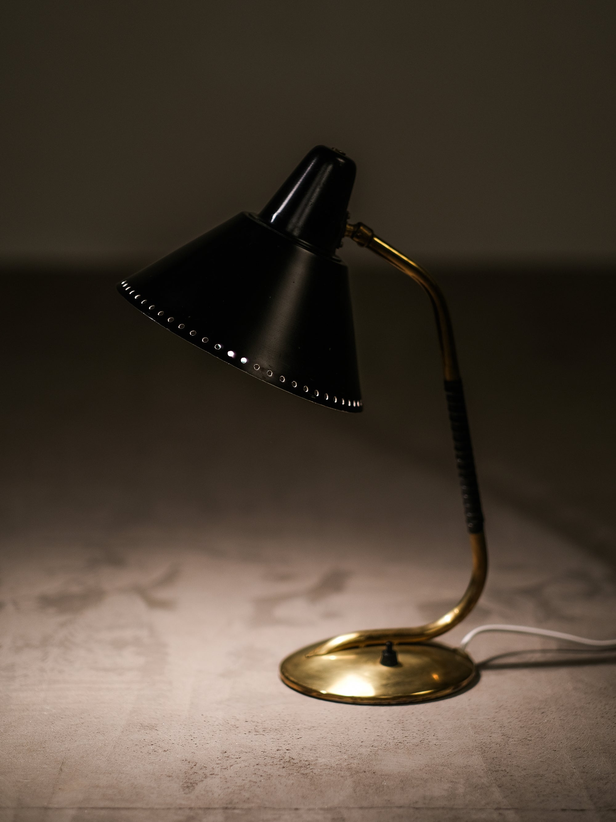 Mid-Century Modern Black & Brass Table/Desk Lamp by Valinte, Finland, 1950s