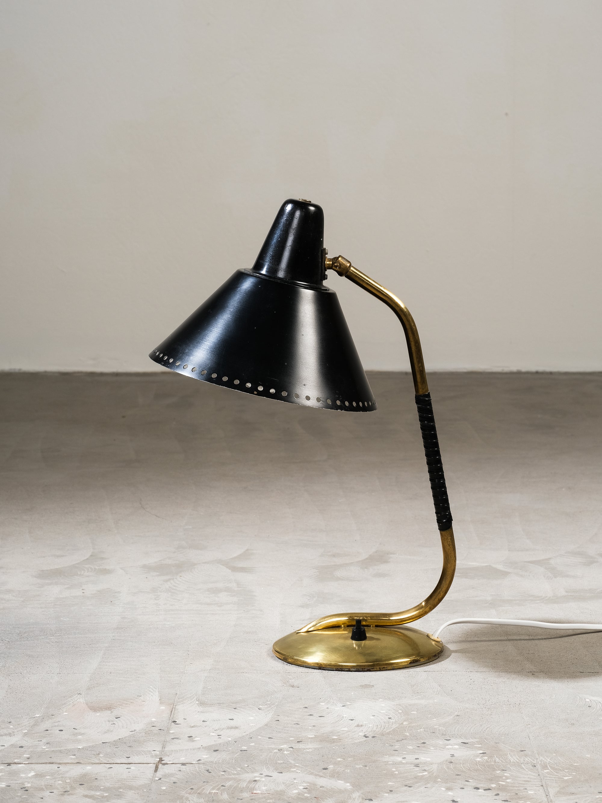 Mid-Century Modern Black & Brass Table/Desk Lamp by Valinte, Finland, 1950s