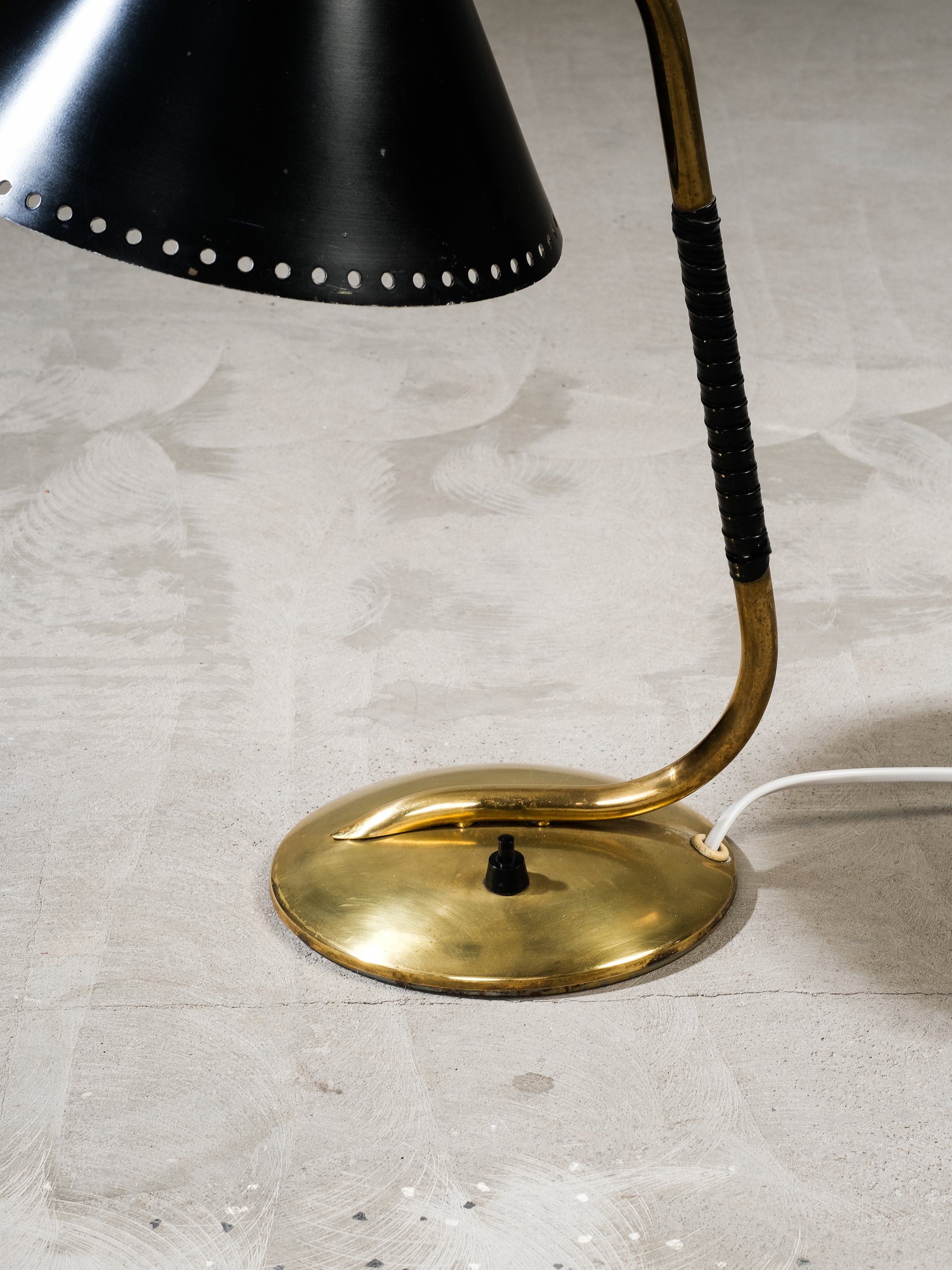 Mid-Century Modern Black & Brass Table/Desk Lamp by Valinte, Finland, 1950s