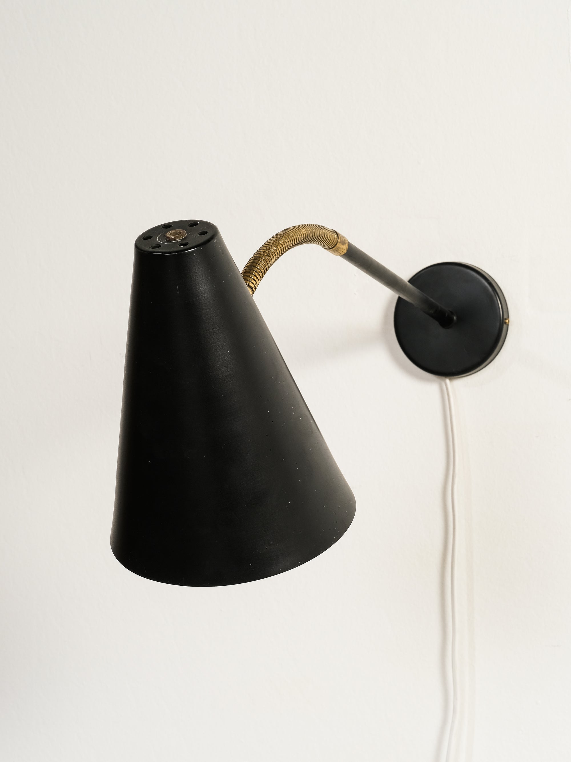 Mid-Century Modern Black & Brass Wall Lamp by Valinte, Finland, 1950s