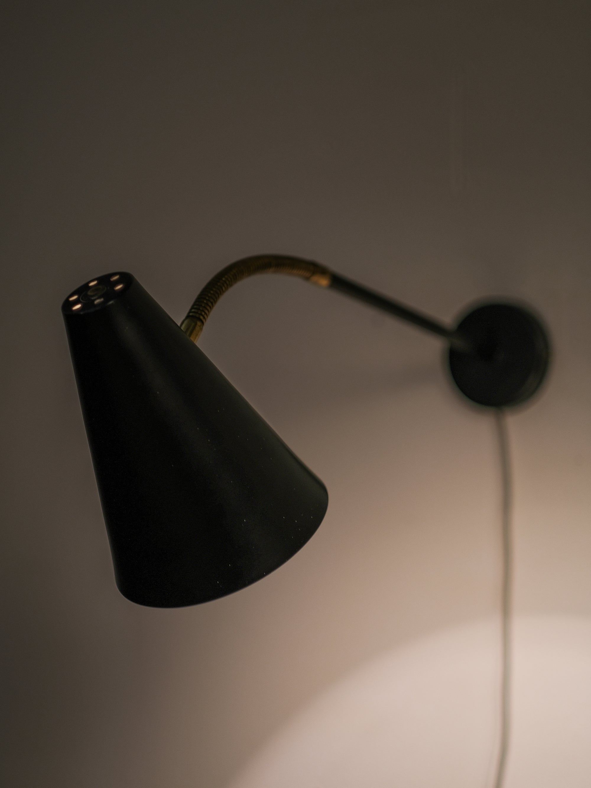 Mid-Century Modern Black & Brass Wall Lamp by Valinte, Finland, 1950s
