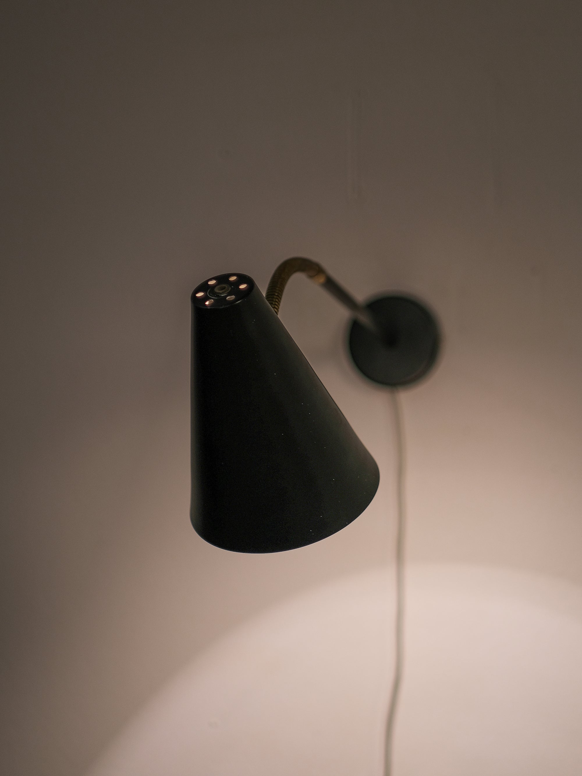 Mid-Century Modern Black & Brass Wall Lamp by Valinte, Finland, 1950s