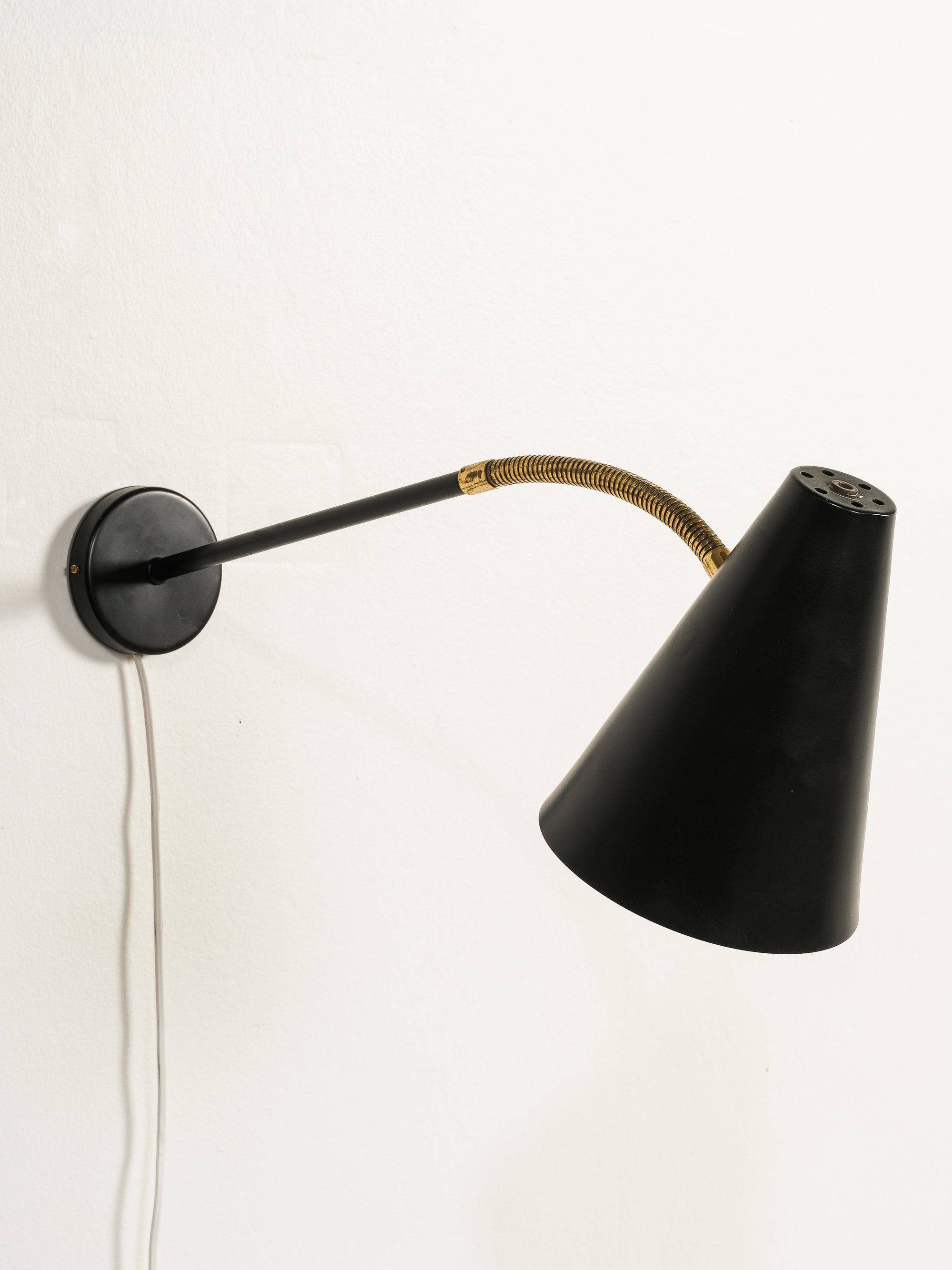Mid-Century Modern Black & Brass Wall Lamp by Valinte, Finland, 1950s