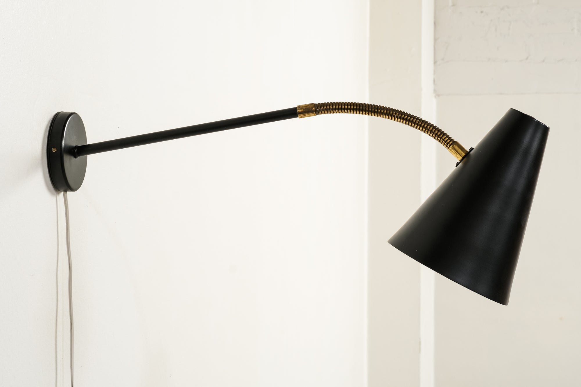 Mid-Century Modern Black & Brass Wall Lamp by Valinte, Finland, 1950s