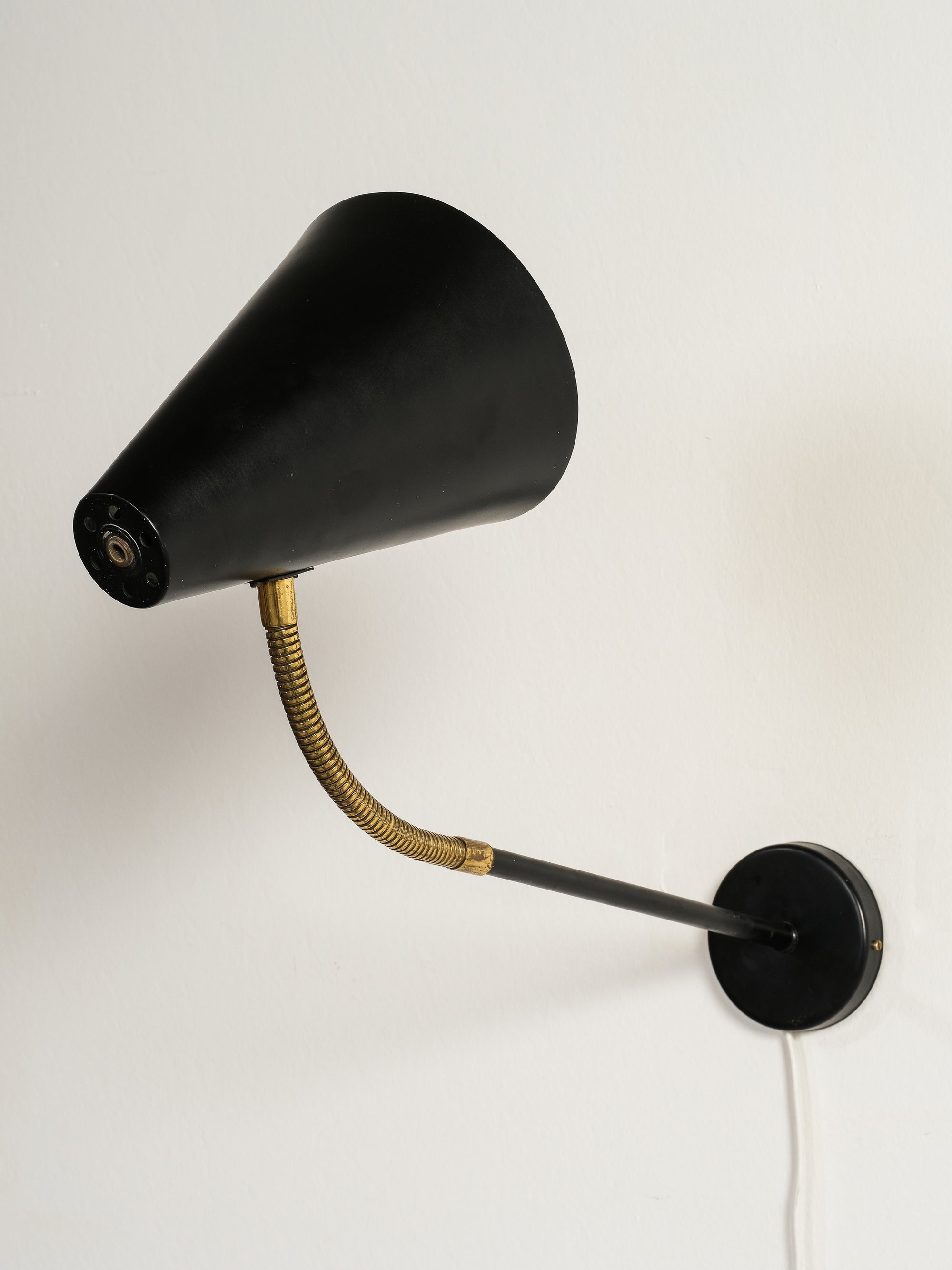 Mid-Century Modern Black & Brass Wall Lamp by Valinte, Finland, 1950s