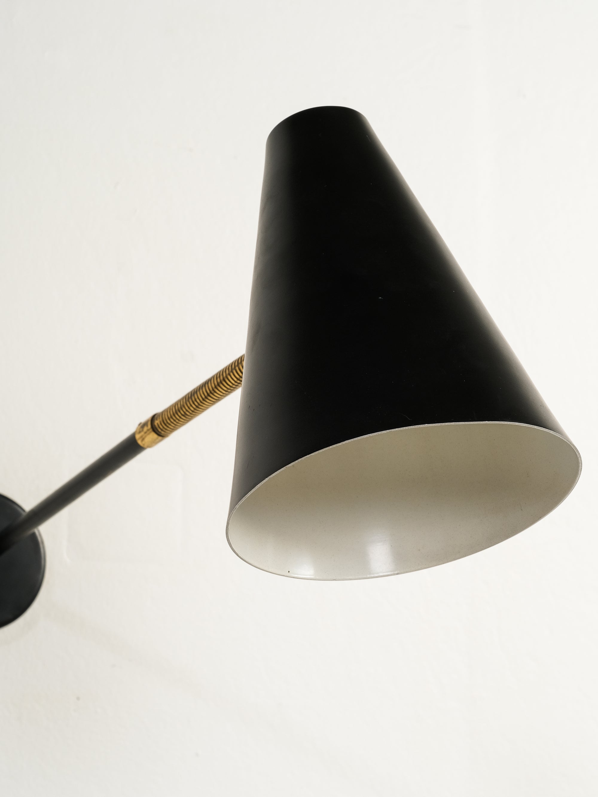 Mid-Century Modern Black & Brass Wall Lamp by Valinte, Finland, 1950s