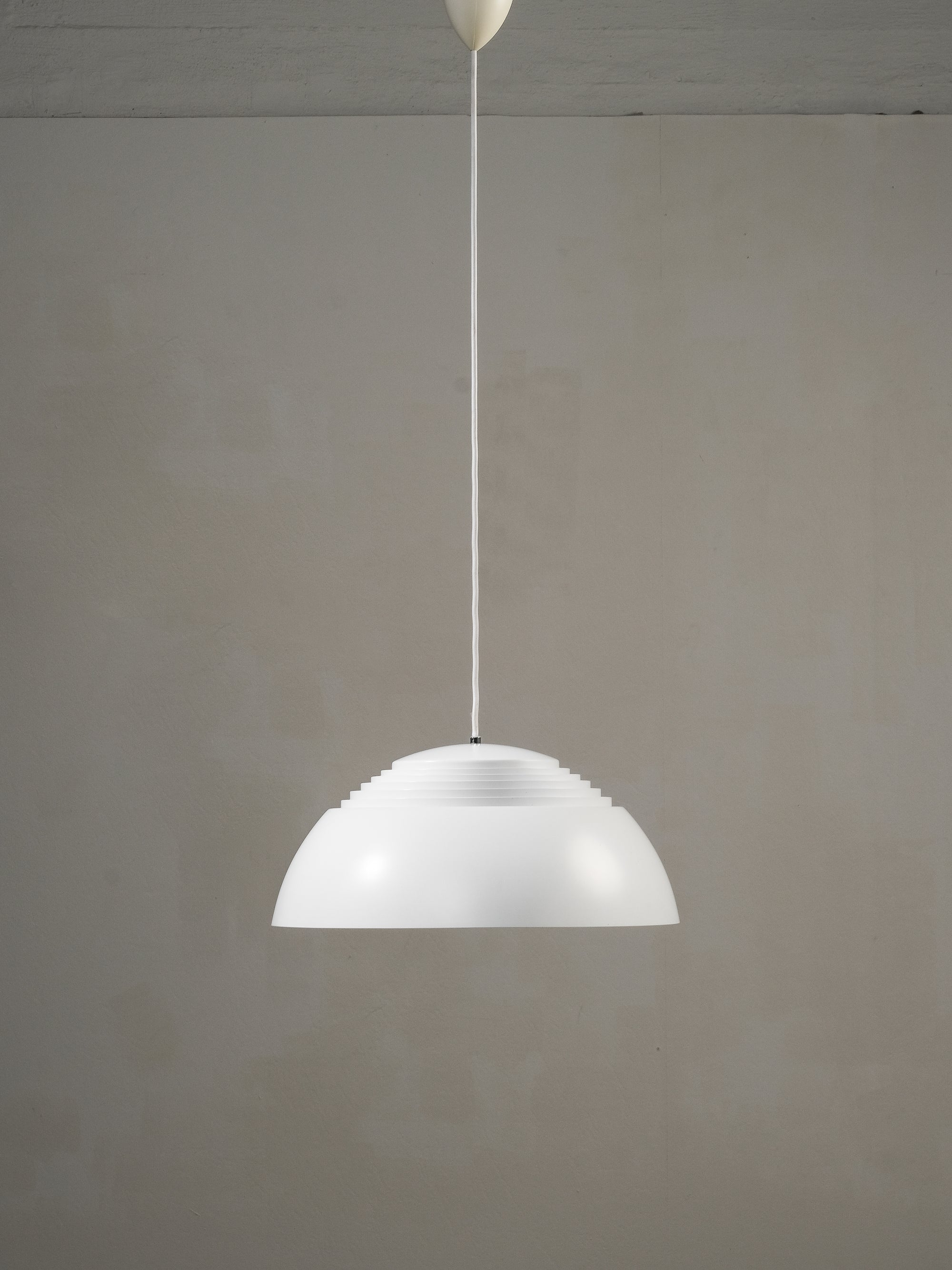 White 'AJ Royal' Pendant Lamp by Louis Poulsen, ø 50 cm