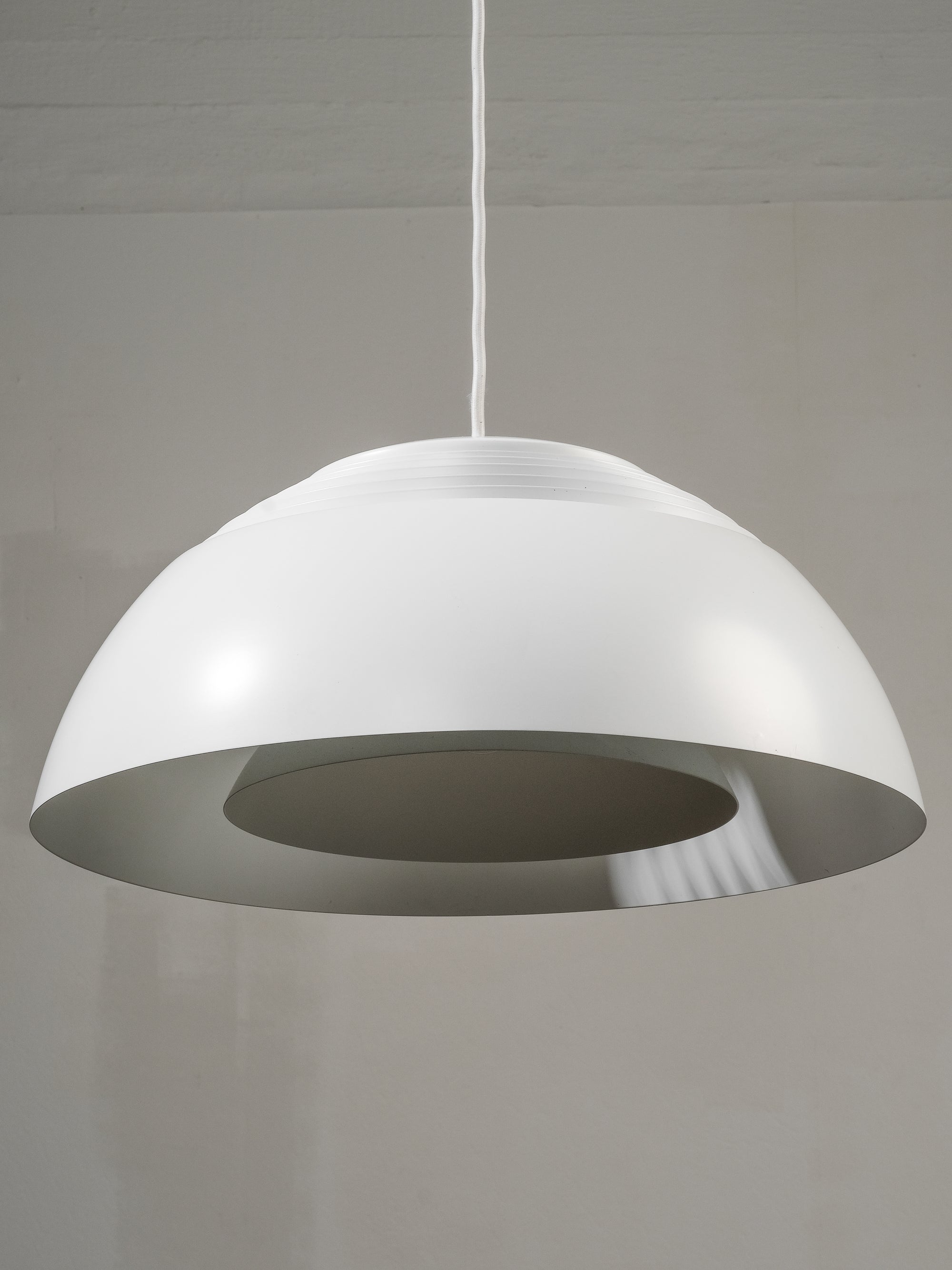 White 'AJ Royal' Pendant Lamp by Louis Poulsen, ø 50 cm
