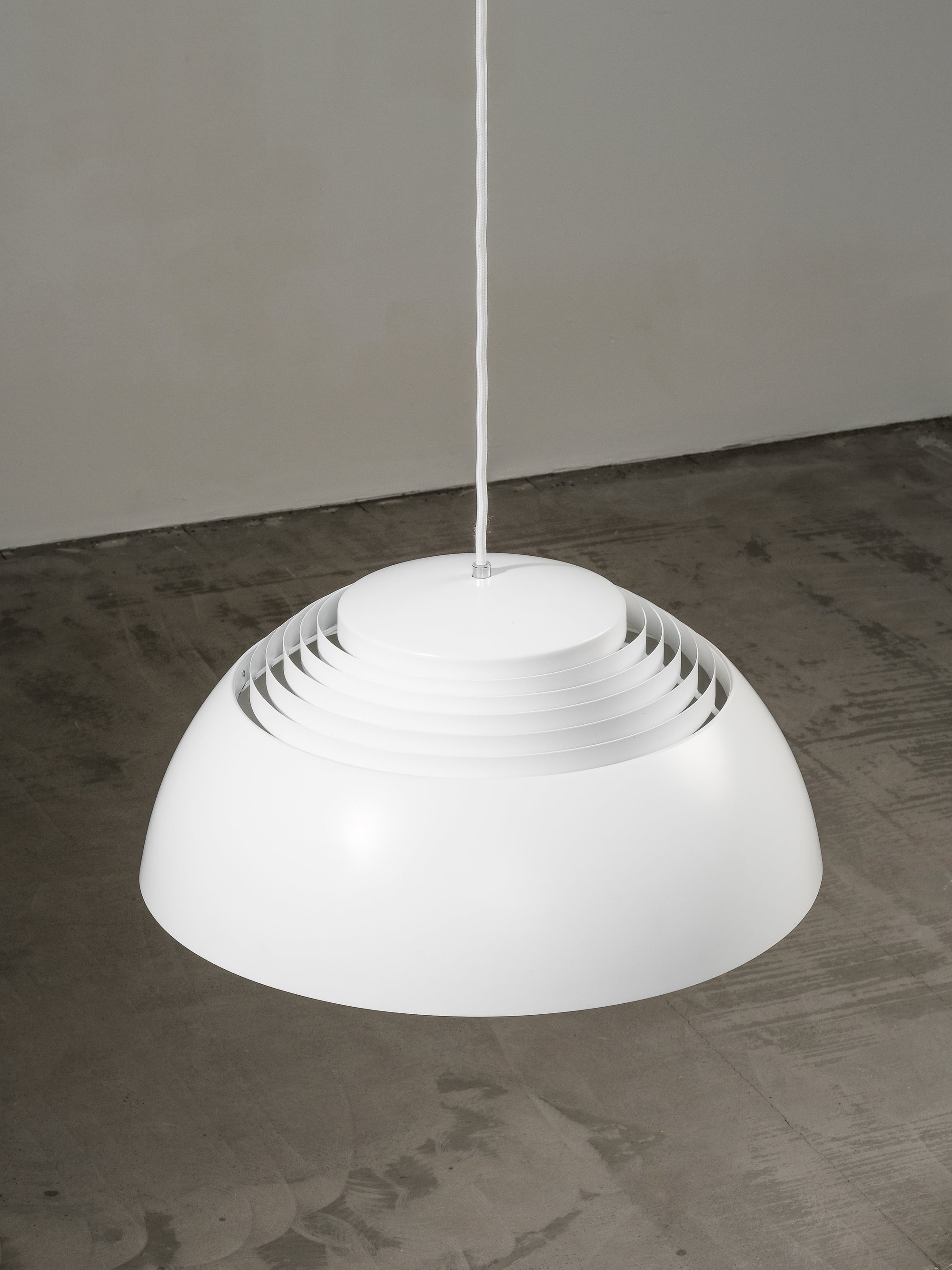 White 'AJ Royal' Pendant Lamp by Louis Poulsen, ø 50 cm