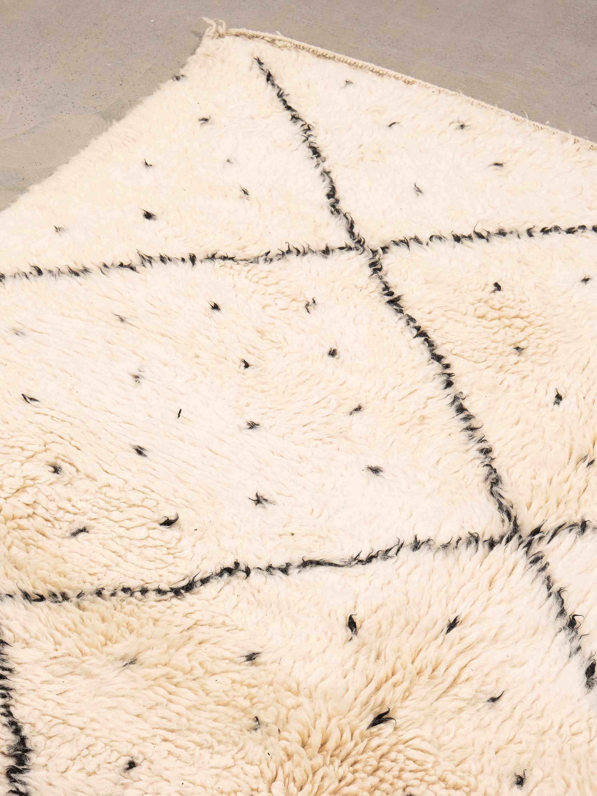 Moroccan Wool Rug | 232 x 164 cm