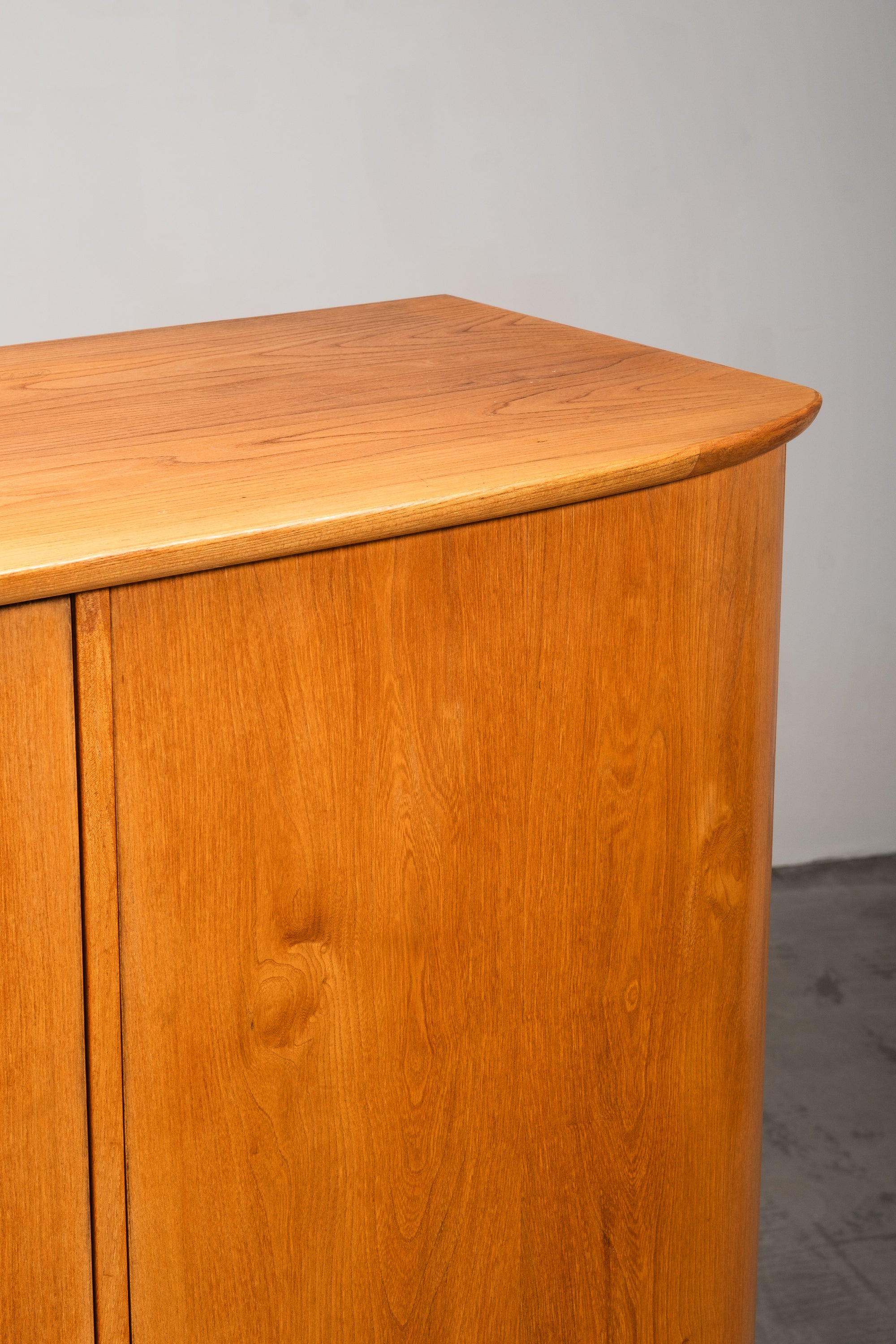 Finnish Curved Chest Cabinet in Elm, 1950s