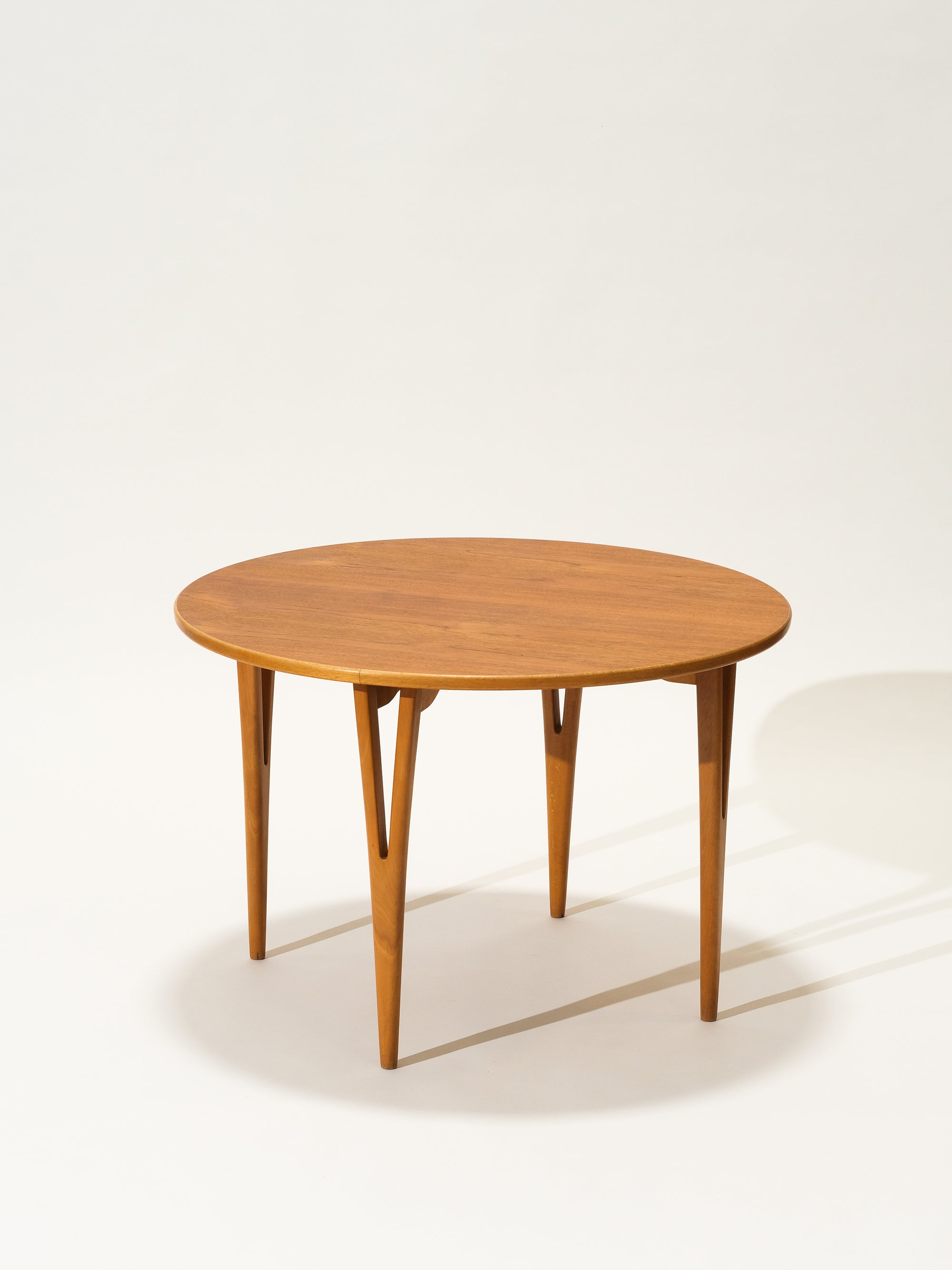 Danish Mid-Century Round Coffee Table in Teak & Beech