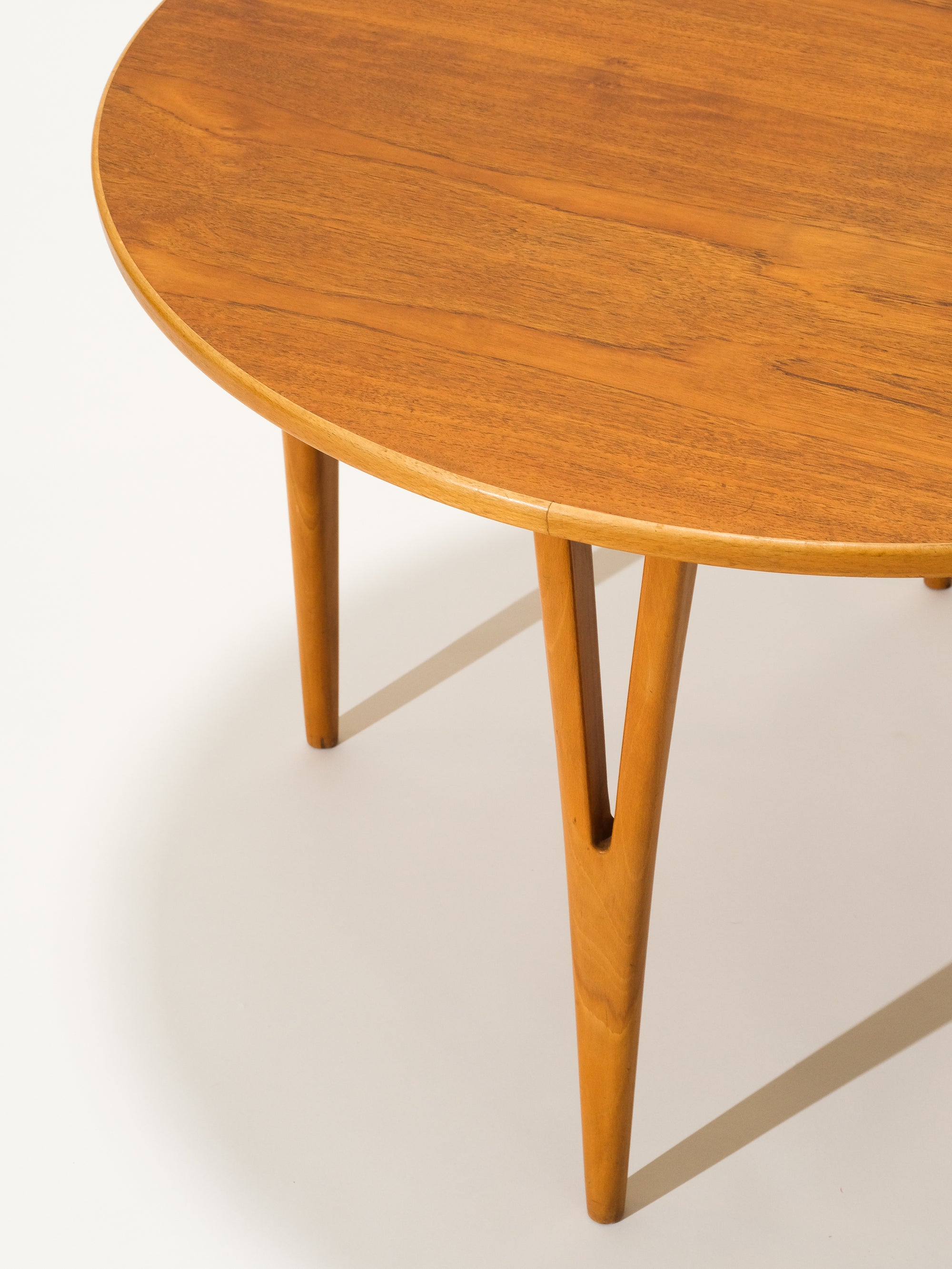 Danish Mid-Century Round Coffee Table in Teak & Beech