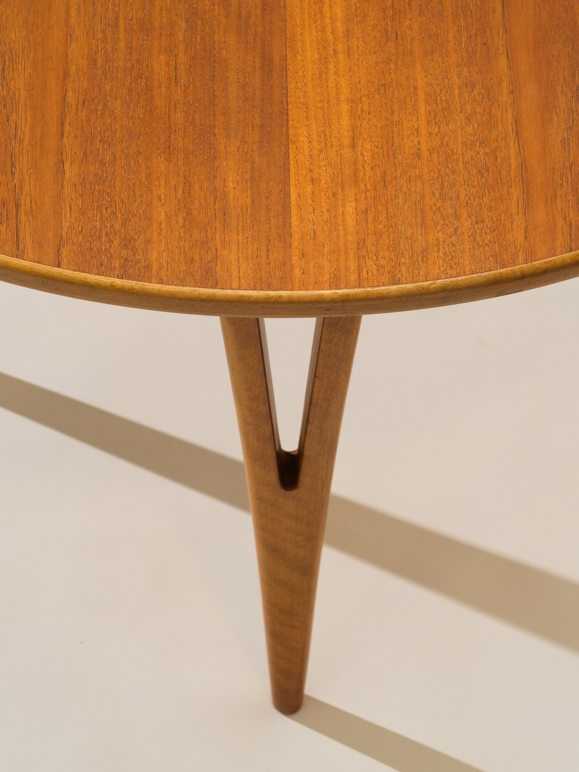 Danish Mid-Century Round Coffee Table in Teak & Beech