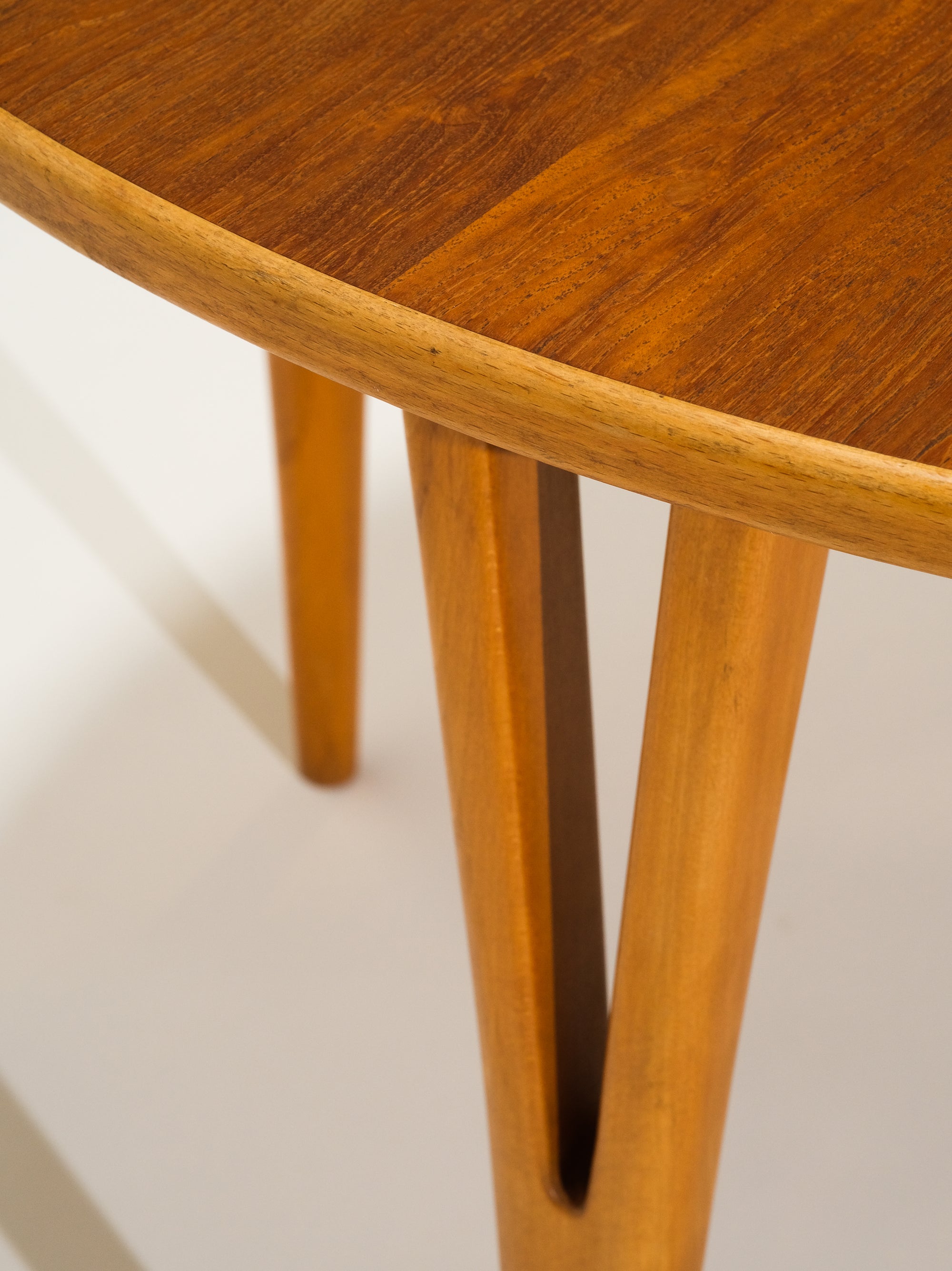 Danish Mid-Century Round Coffee Table in Teak & Beech