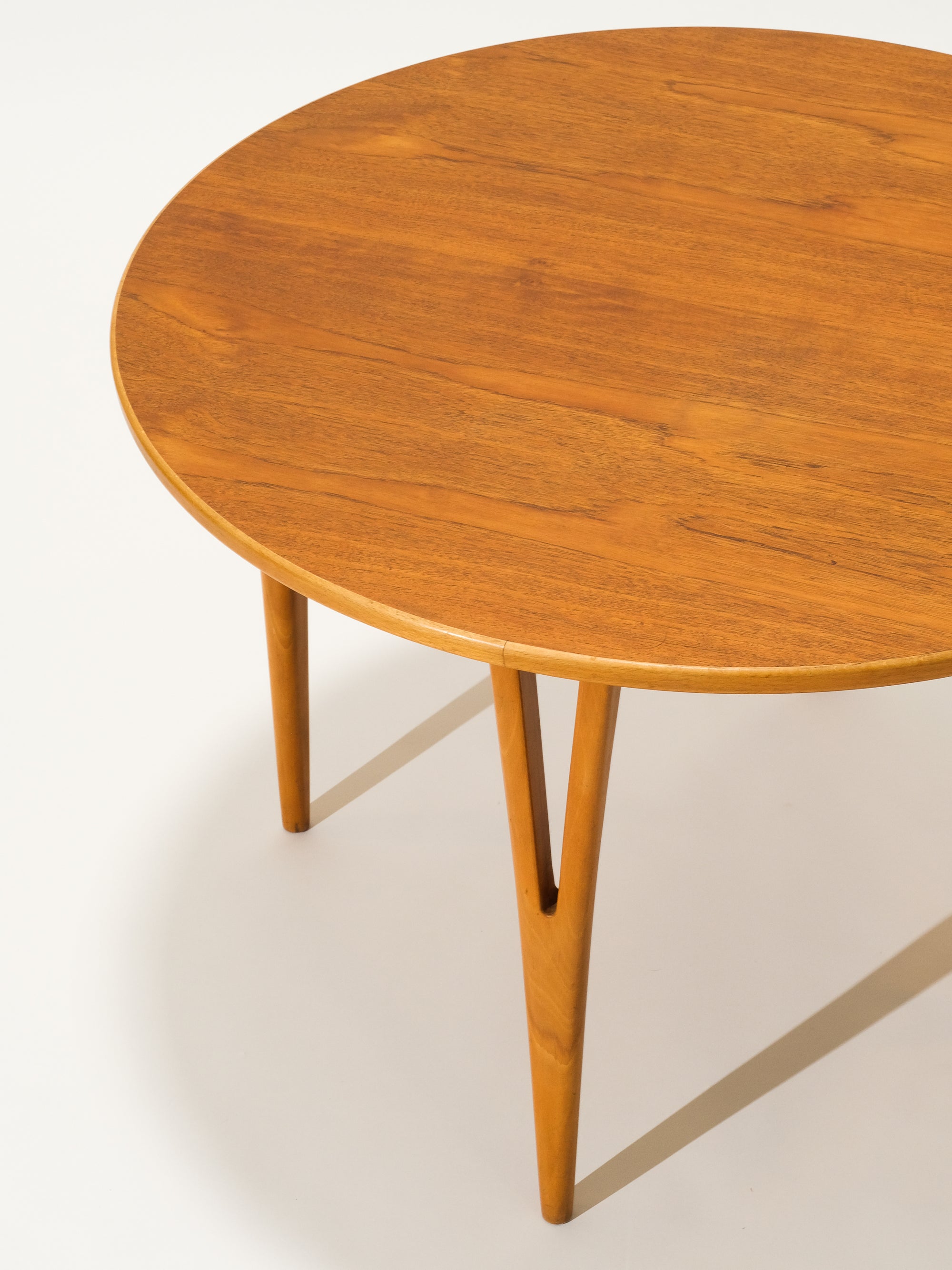 Danish Mid-Century Round Coffee Table in Teak & Beech