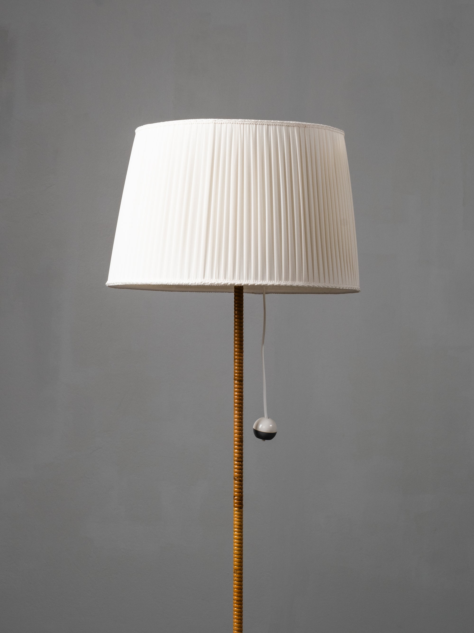 Finnish Mid-Century Modern Floor Lamp in Brass and Wrapped Birch