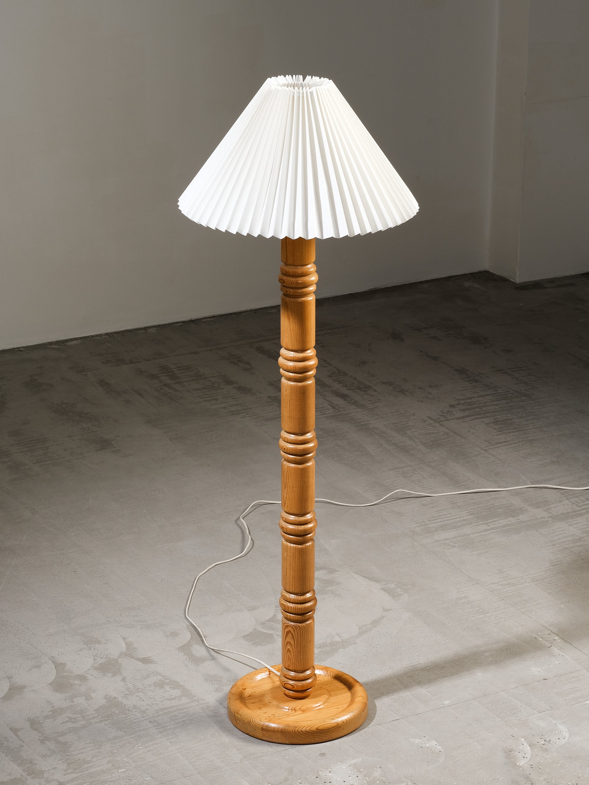 Swedish Modern Floor Lamp in Carved Solid Pine Wood, 1970s
