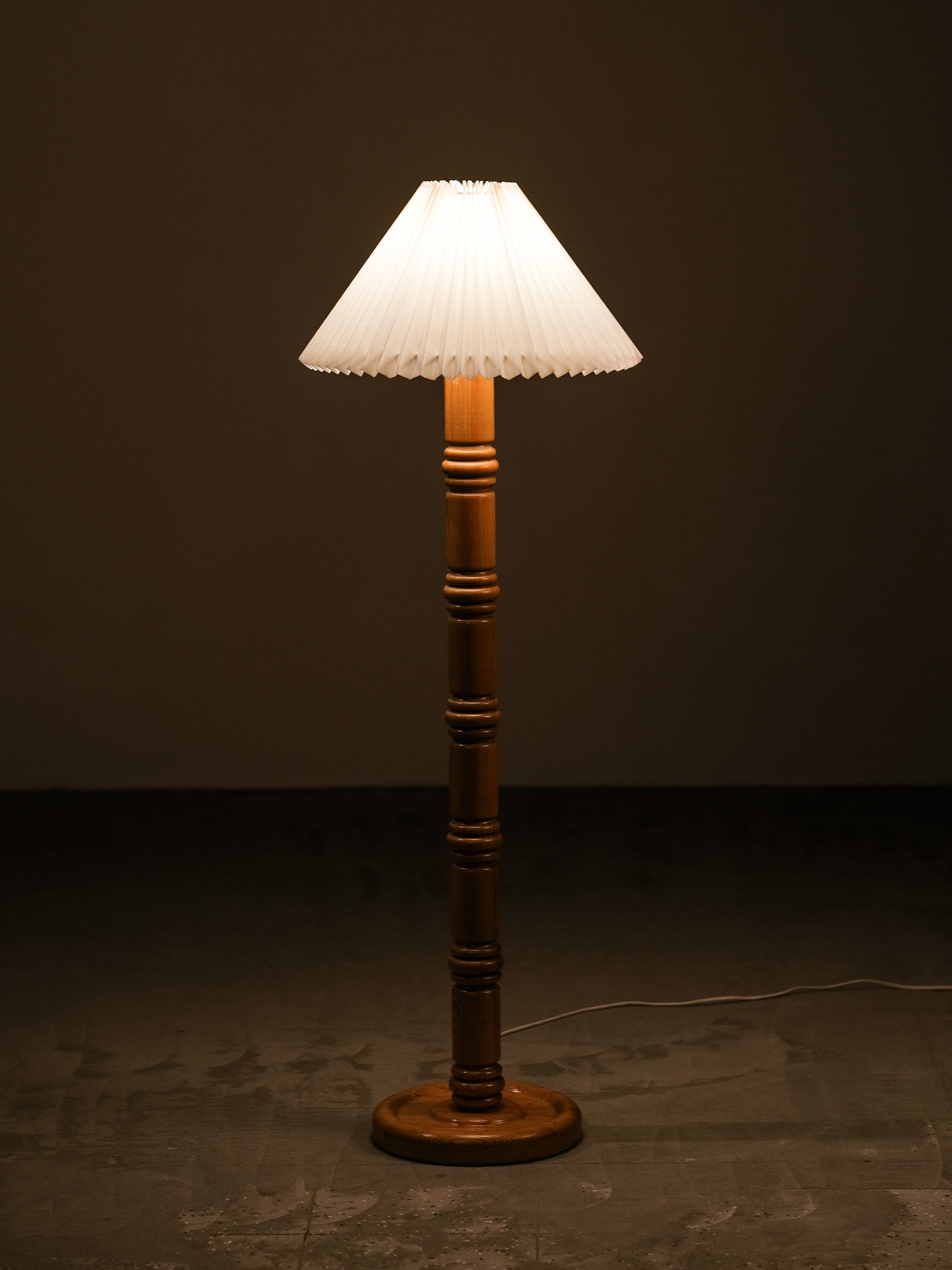 Swedish Modern Floor Lamp in Carved Solid Pine Wood, 1970s