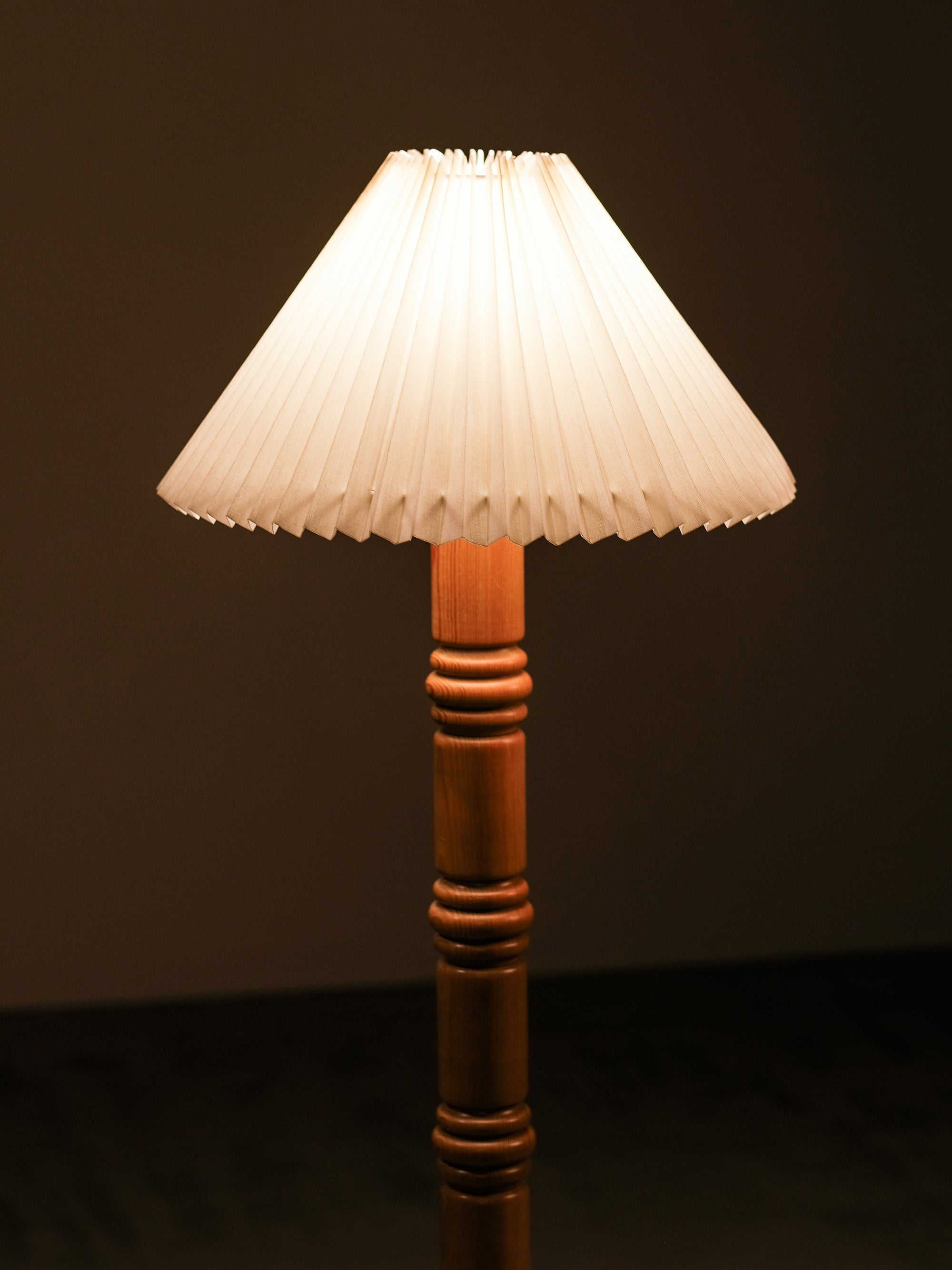 Swedish Modern Floor Lamp in Carved Solid Pine Wood, 1970s