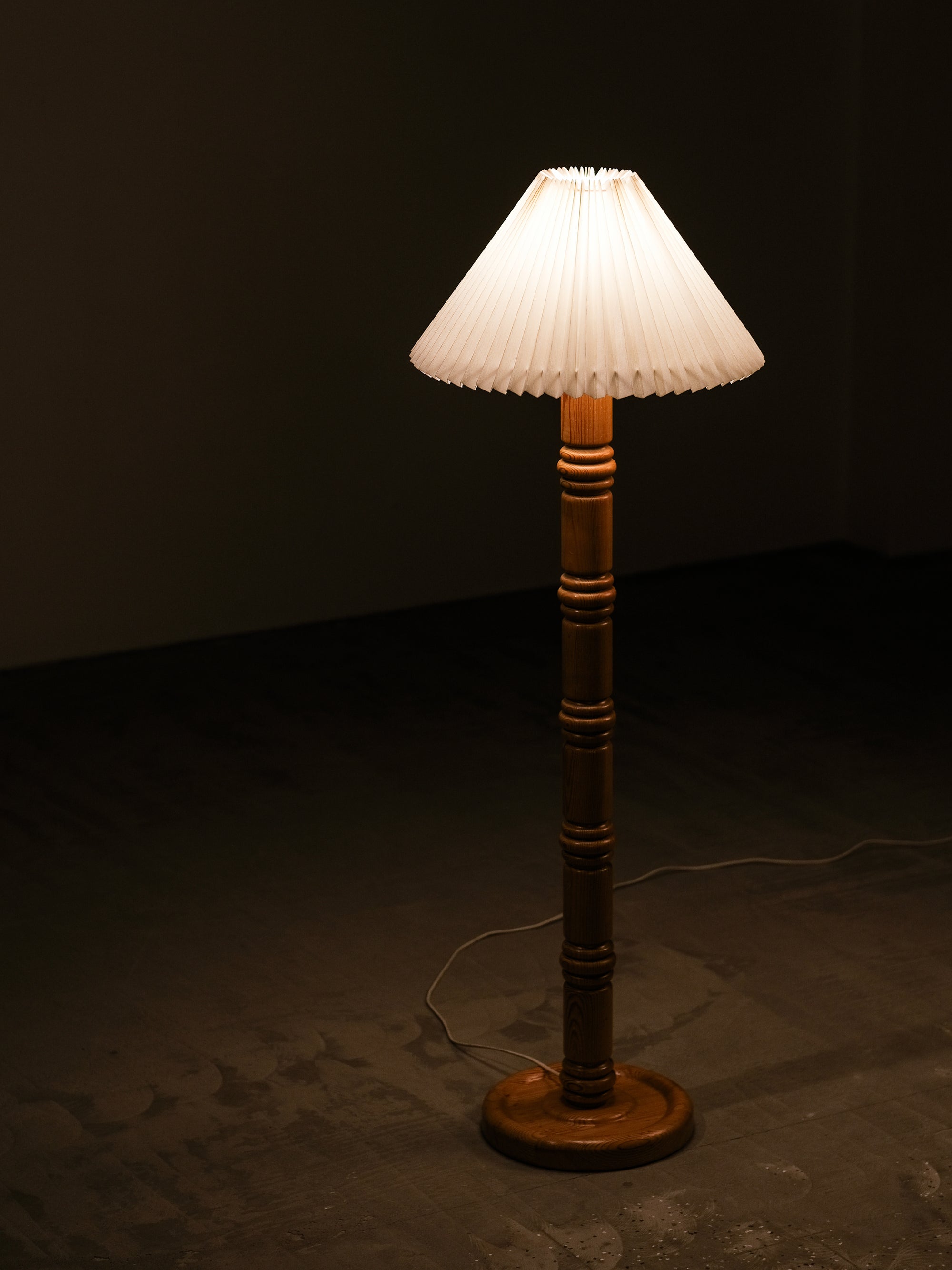 Swedish Modern Floor Lamp in Carved Solid Pine Wood, 1970s