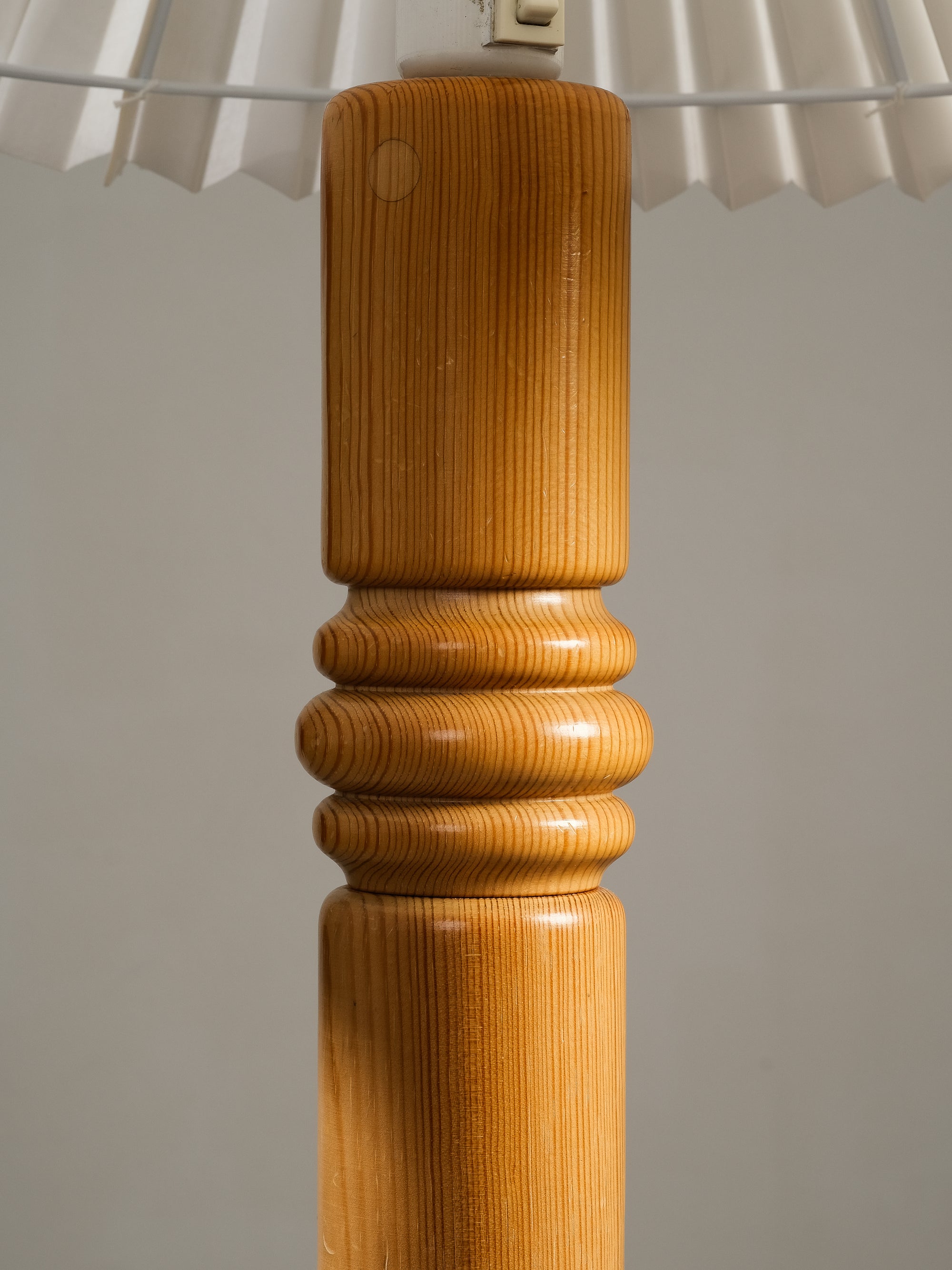Swedish Modern Floor Lamp in Carved Solid Pine Wood, 1970s