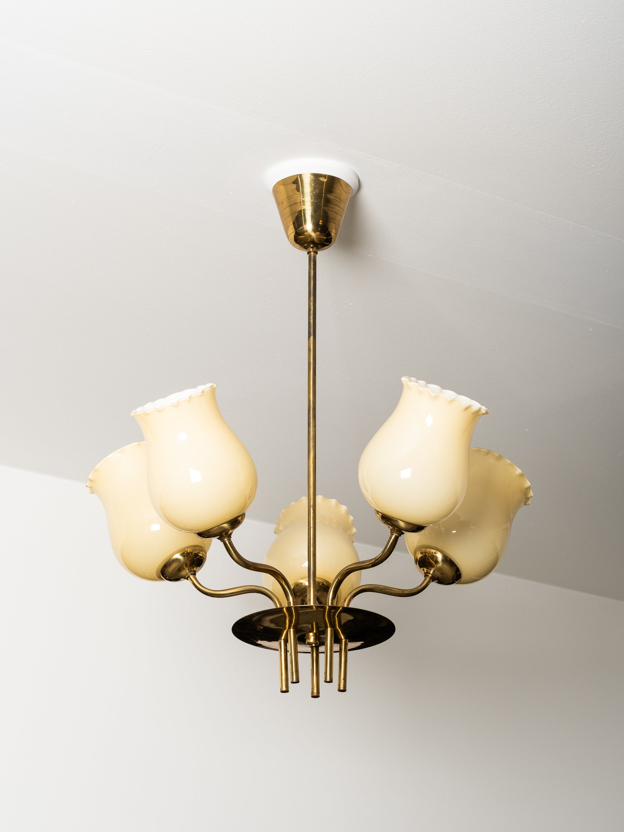 Mid-Century Modern Brass and Opaline Glass Chandelier by Itsu, Finland, 1950s