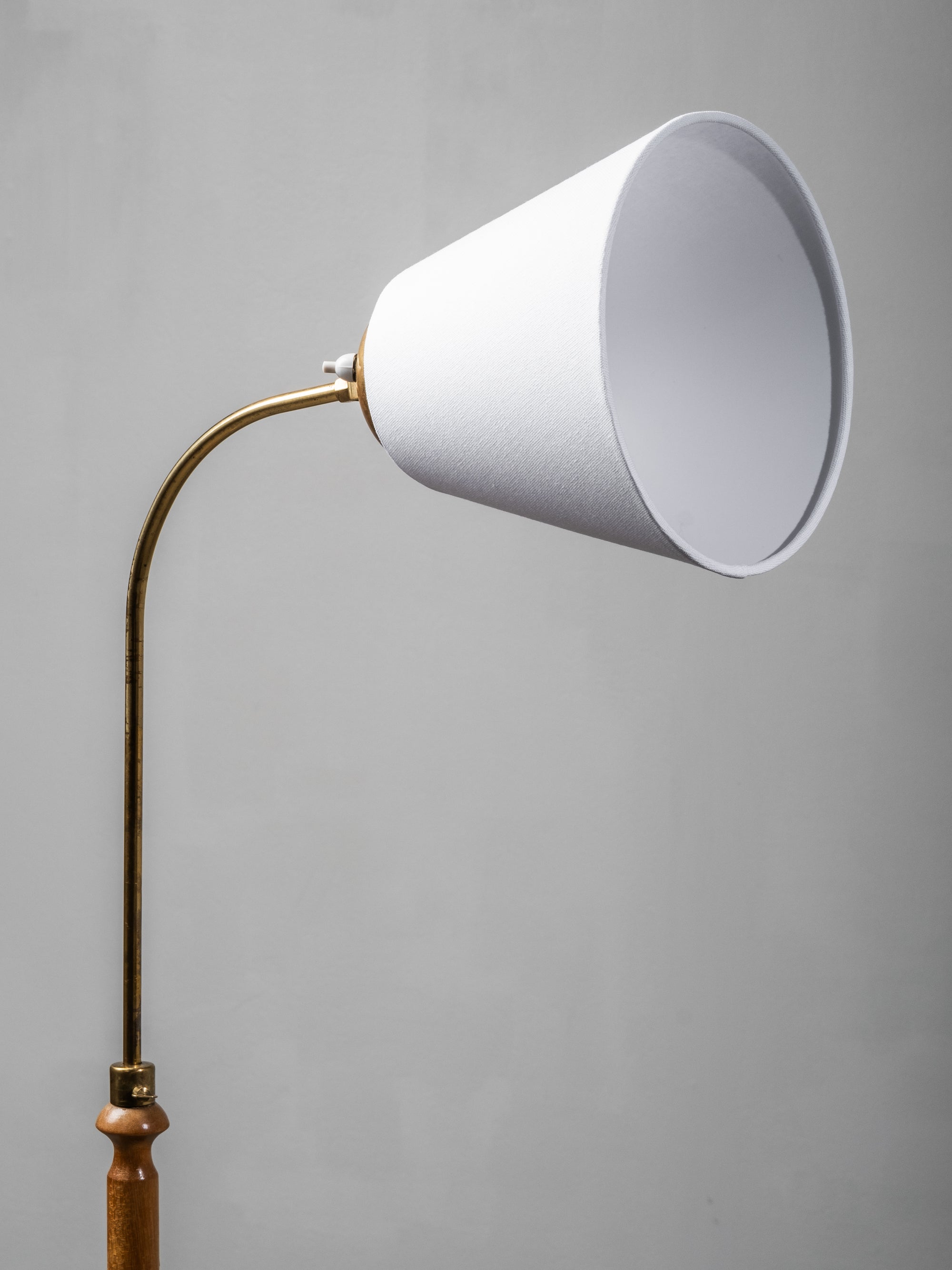 Finnish Functionalist Birch &amp; Brass Floor Lamp, 1940s
