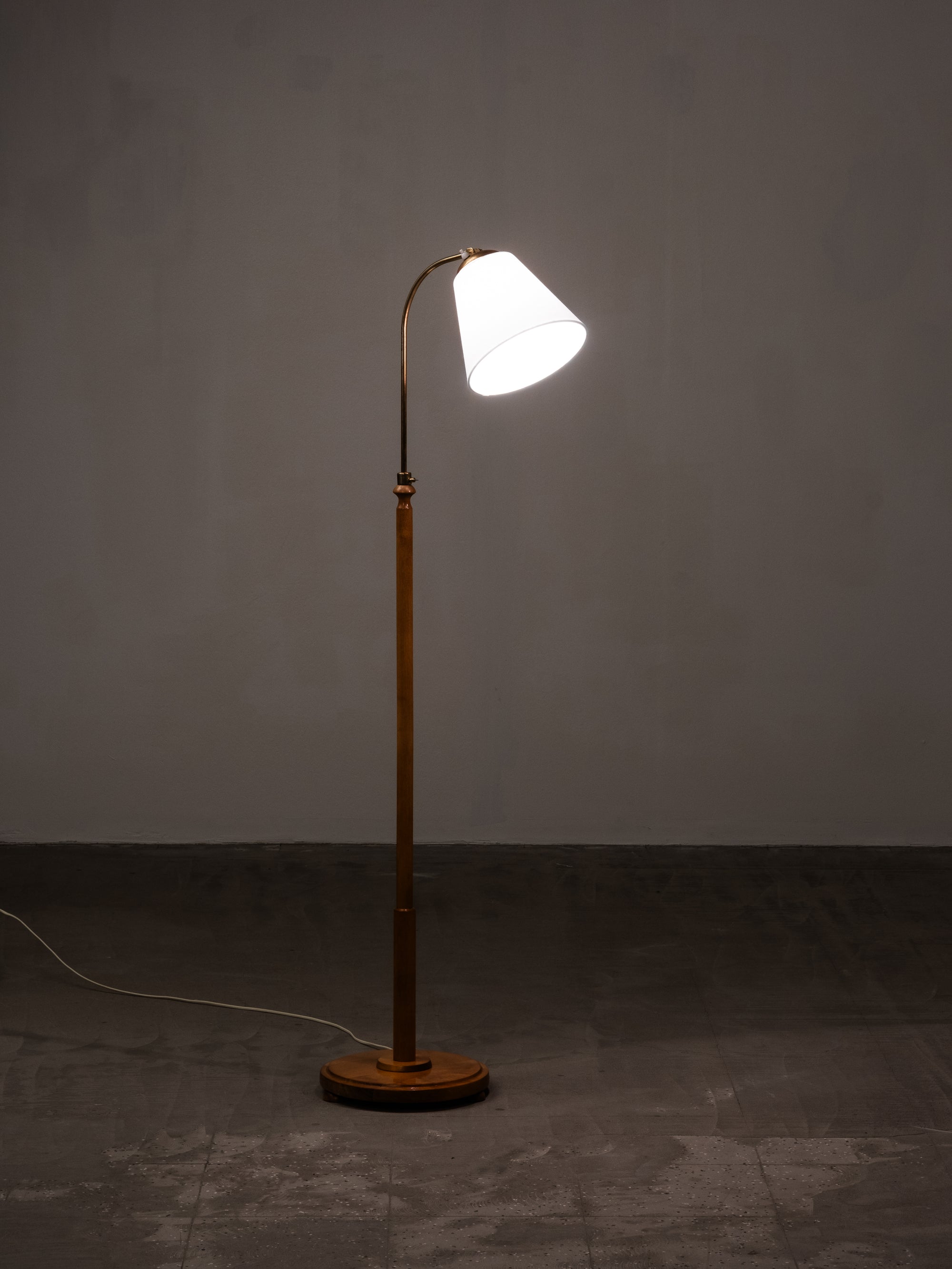 Finnish Functionalist Birch &amp; Brass Floor Lamp, 1940s