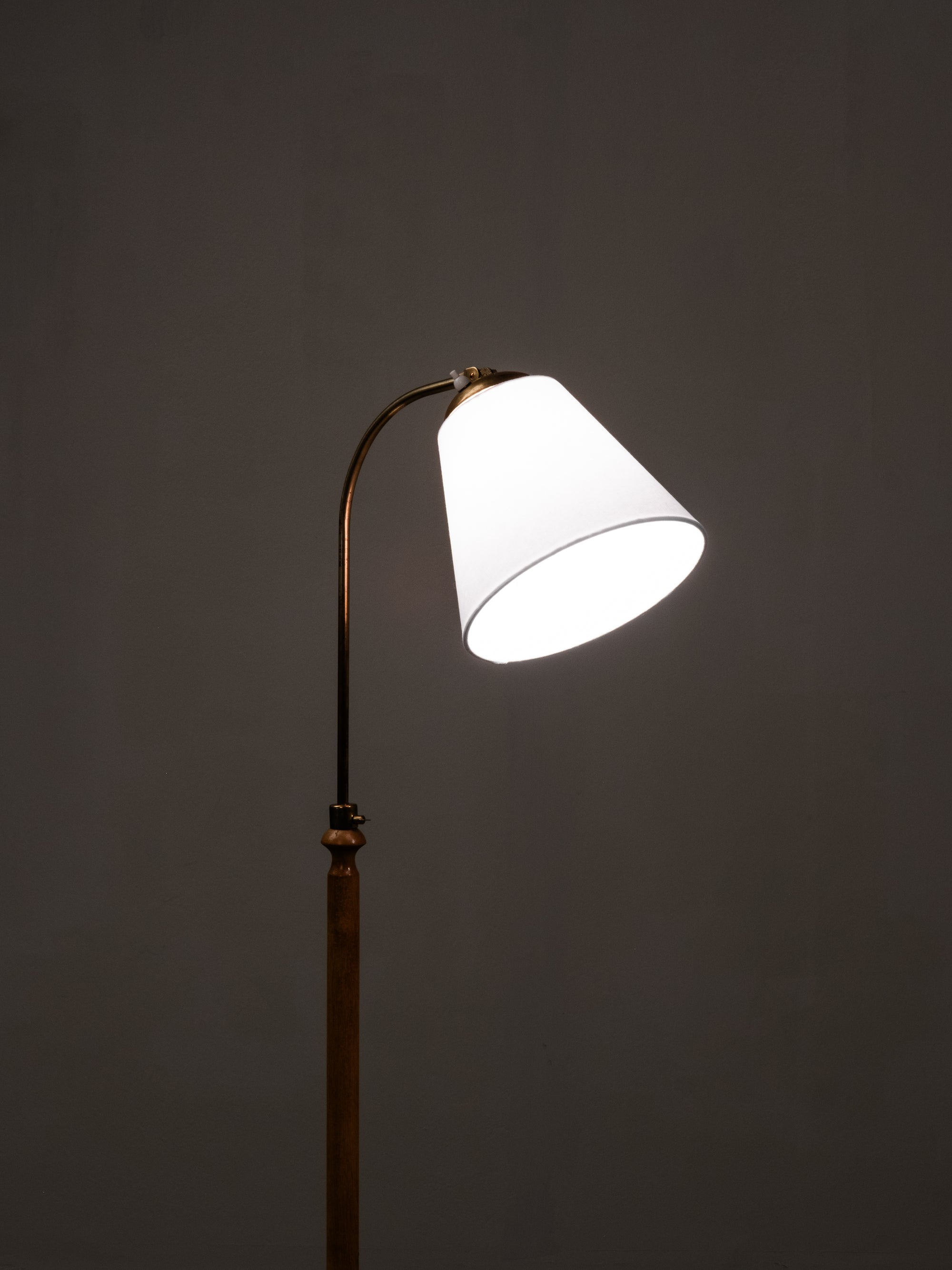Finnish Functionalist Birch &amp; Brass Floor Lamp, 1940s