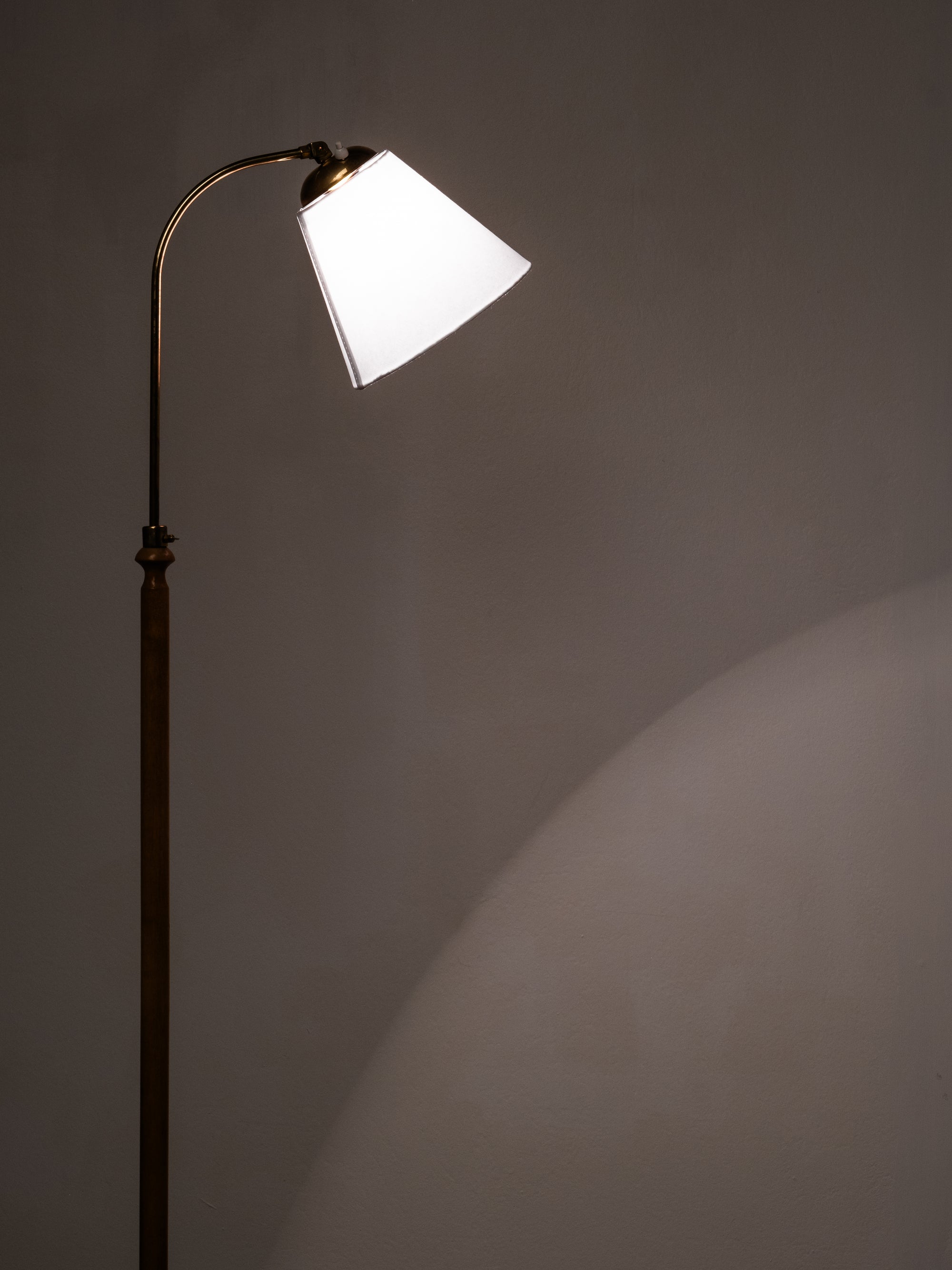 Finnish Functionalist Birch &amp; Brass Floor Lamp, 1940s