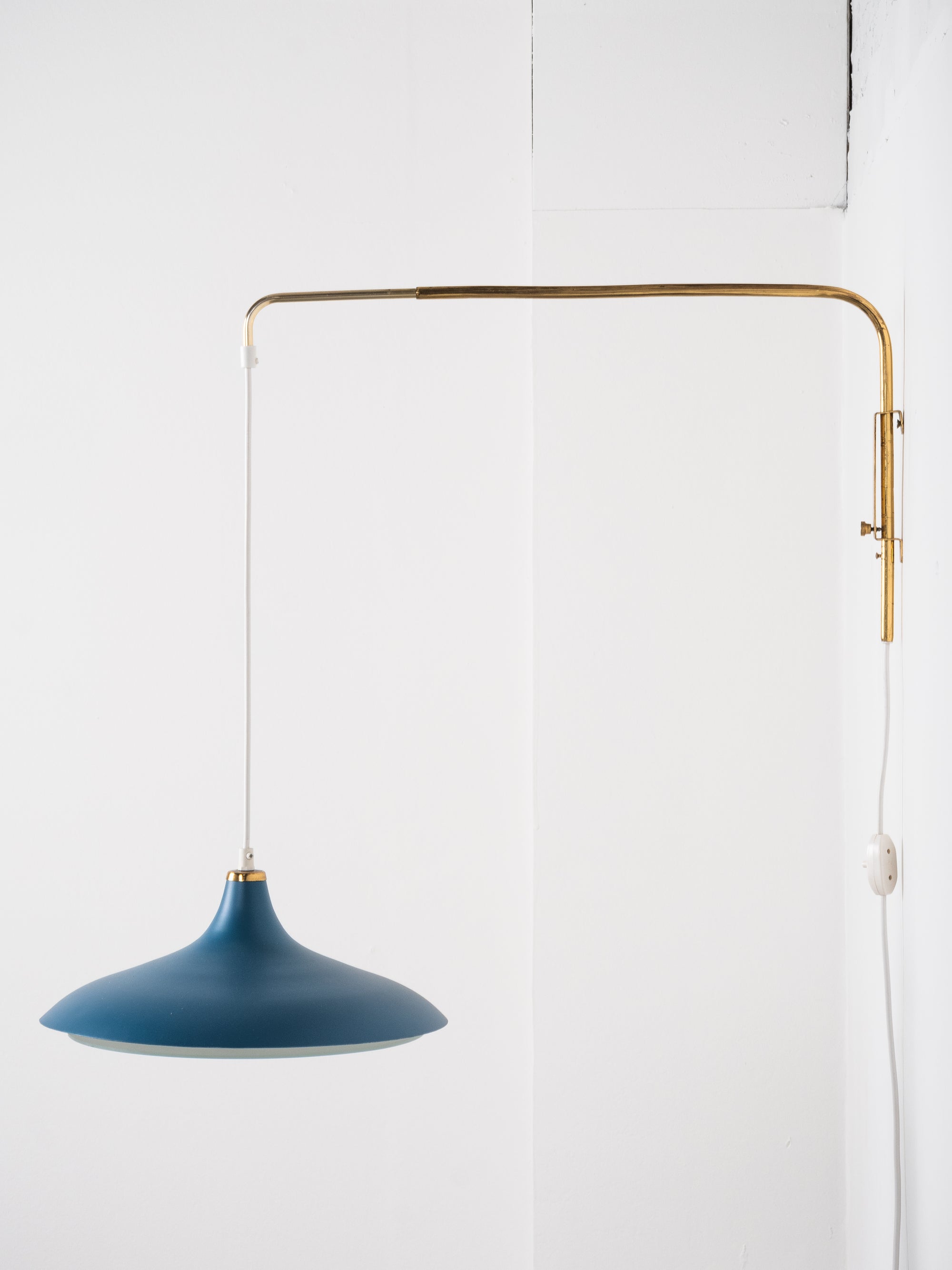 Mid-Century Modern Brass Wall Light with Painted Shade, Valinte, Finland, 1960s