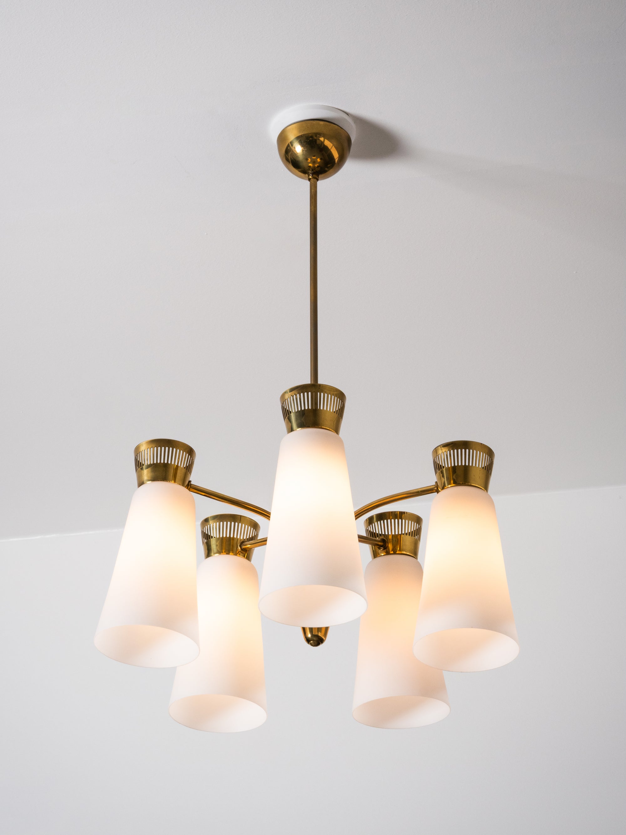 Mid-Century Model ER 103/5 Brass &amp; Opaline Glass Ceiling Lamp by Itsu, Finland