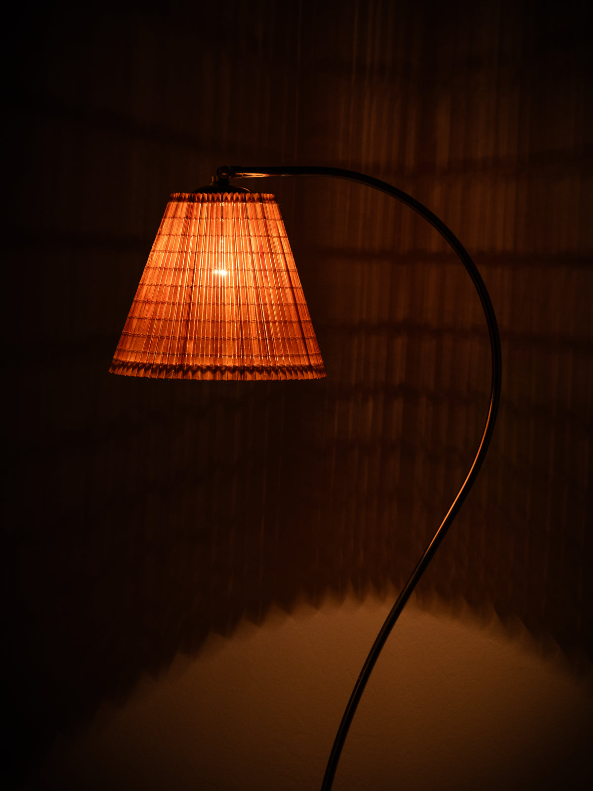 Curved Birch &amp; Metal Floor Lamp Model G-50 by Lindström, Finland, 1950s