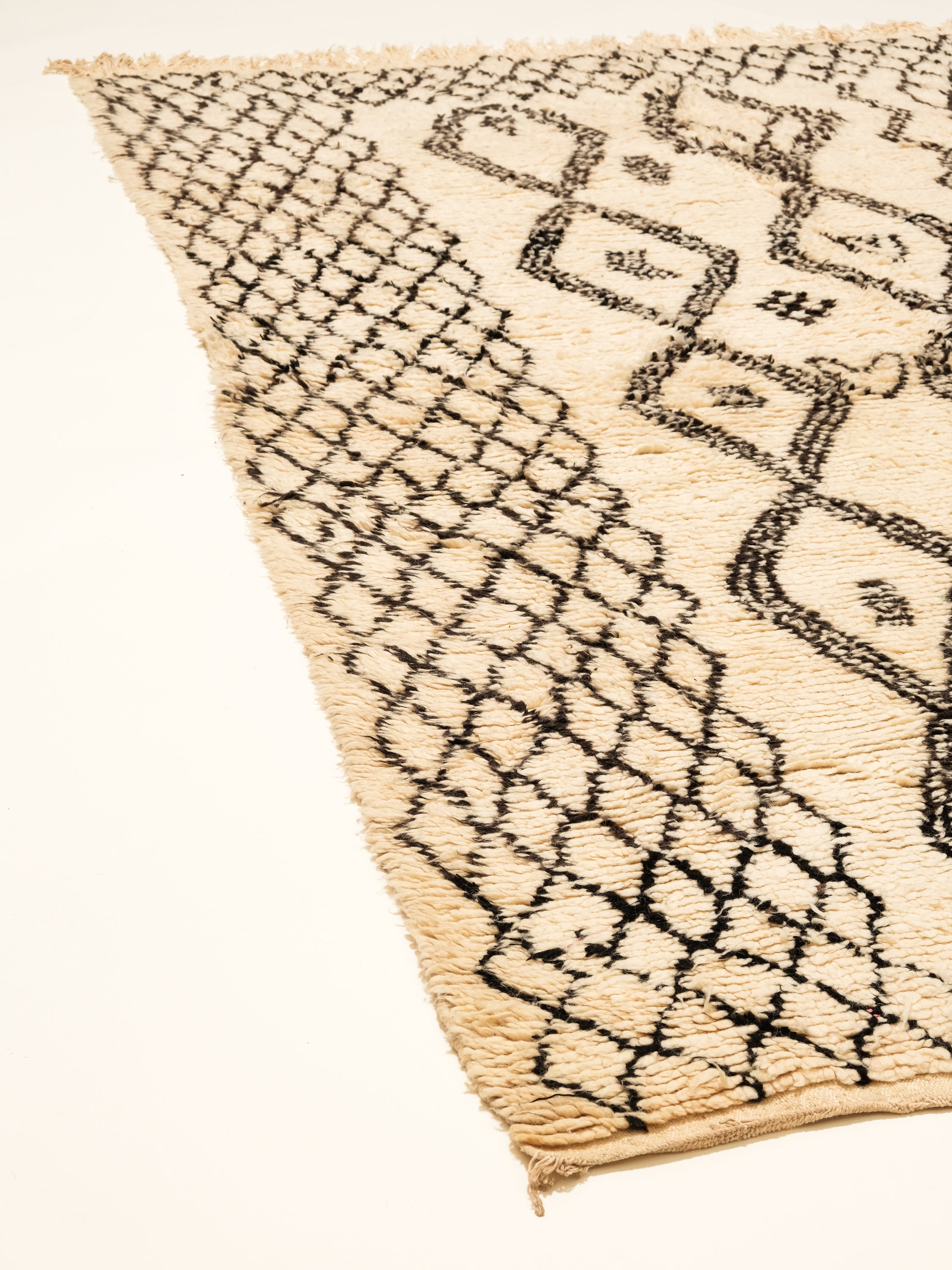 Vintage Moroccan Wool Rug | 286 x 192 cm