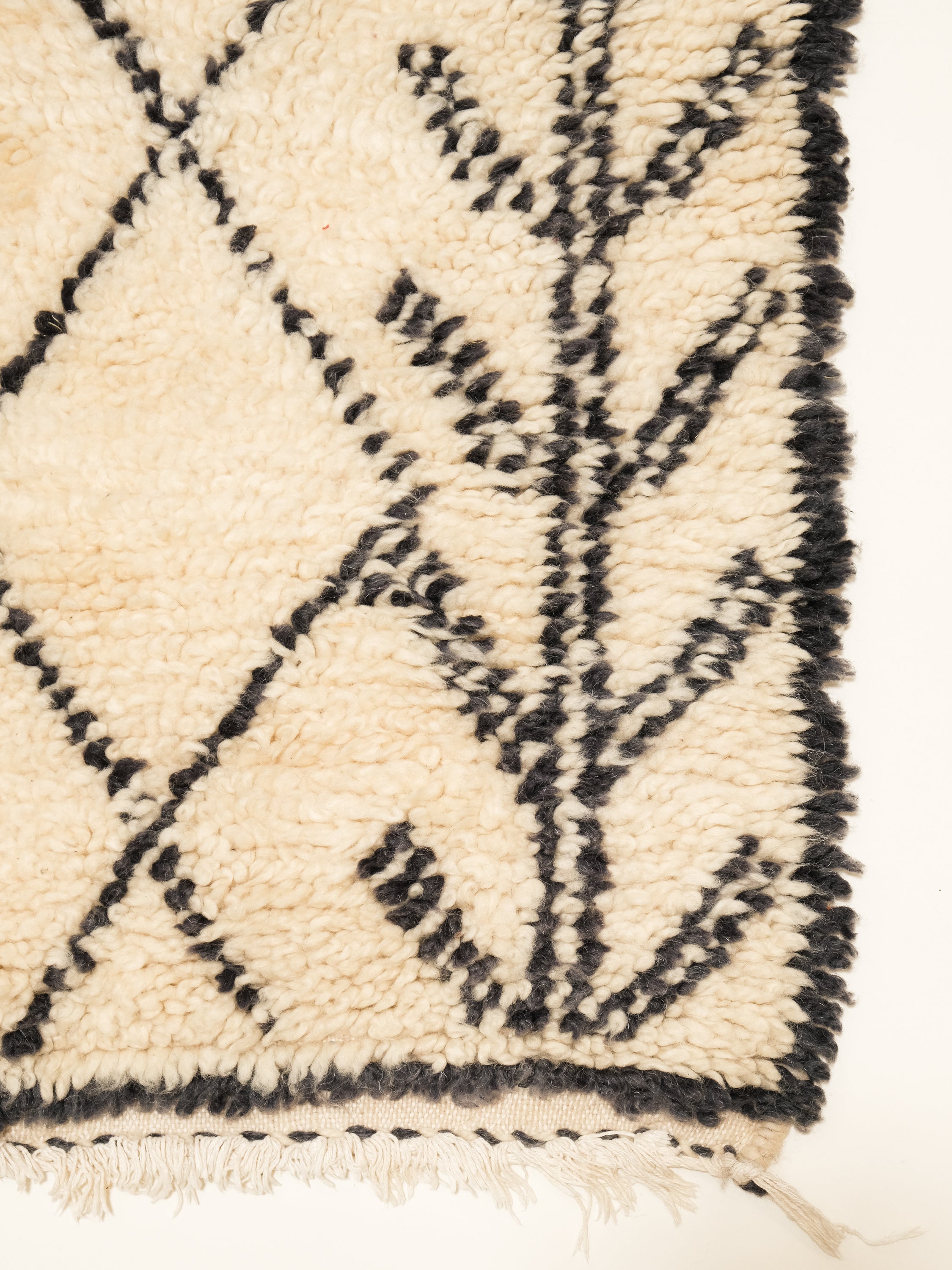Vintage Moroccan Wool Rug | 257 x 164 cm