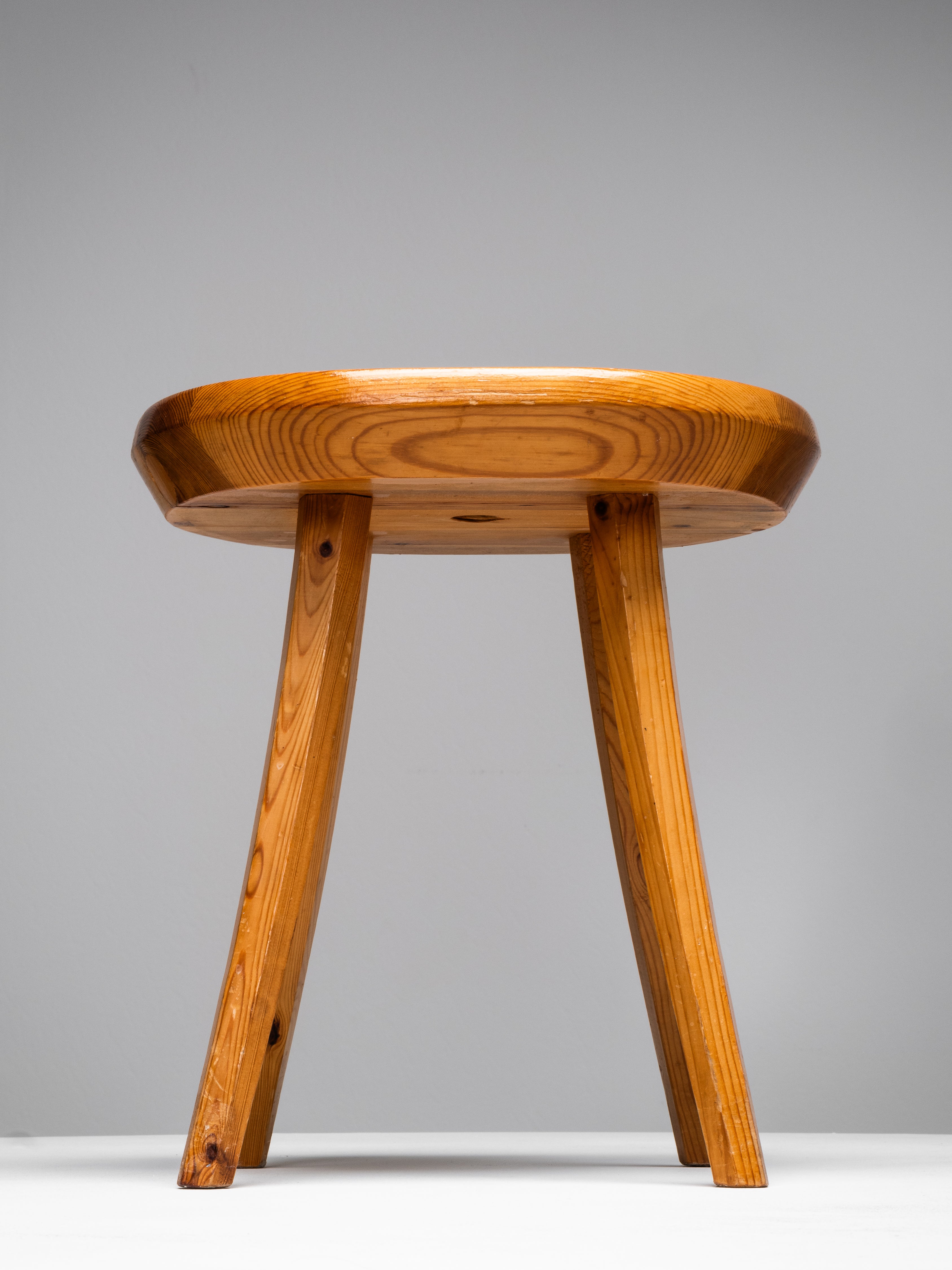 Hand-Crafted “Juuso” Pine Stool by Tervasaaren Puutyötehdas