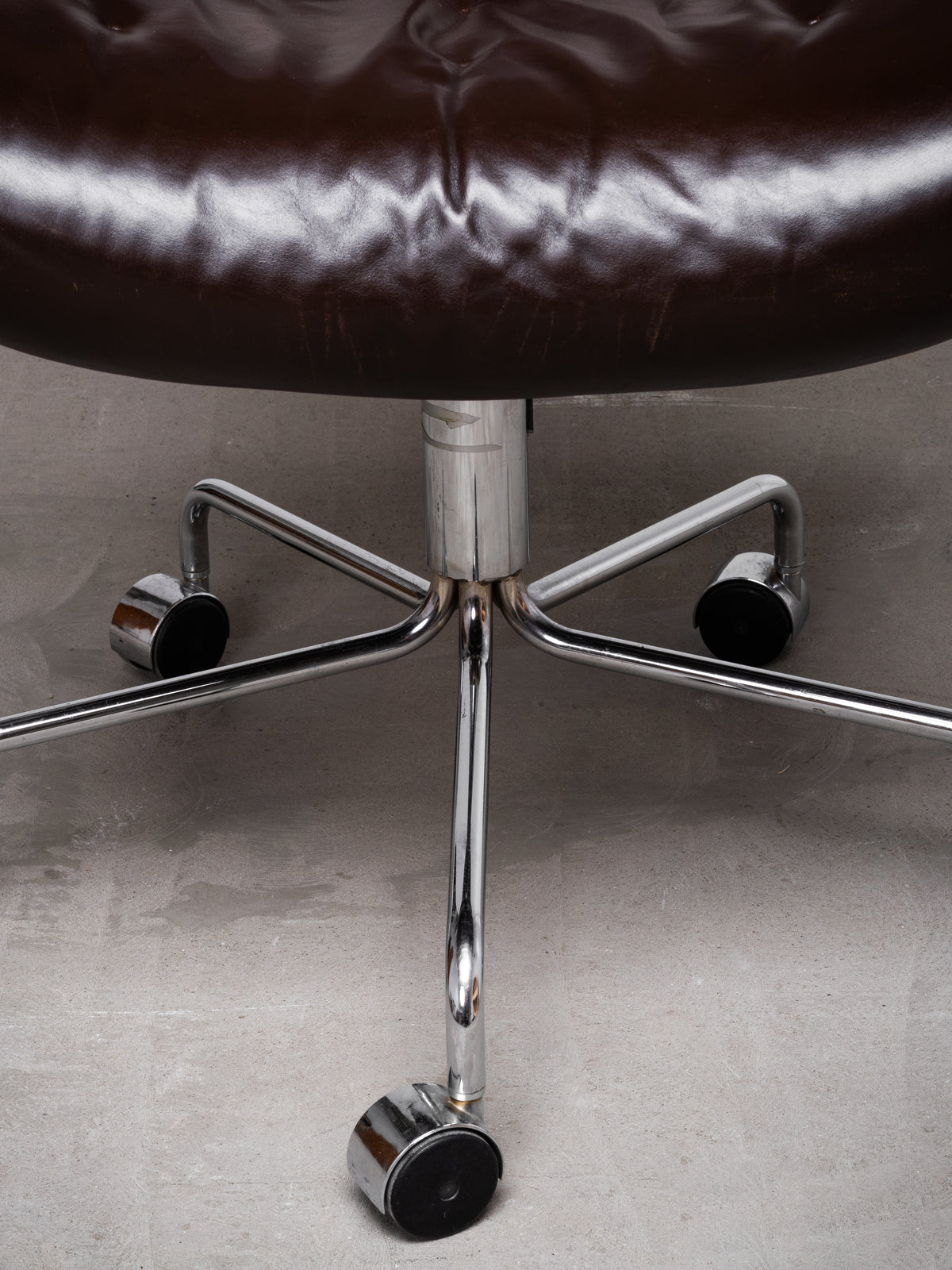 Model ’Sam’ Leather &amp; Chrome Office Chair by Sam Larsson for DUX, Sweden, 1970s