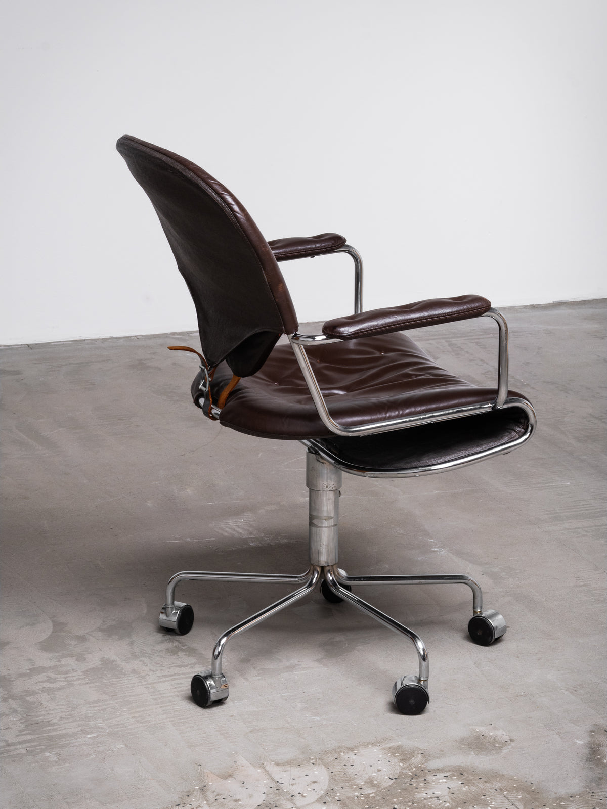 Model ’Sam’ Leather &amp; Chrome Office Chair by Sam Larsson for DUX, Sweden, 1970s