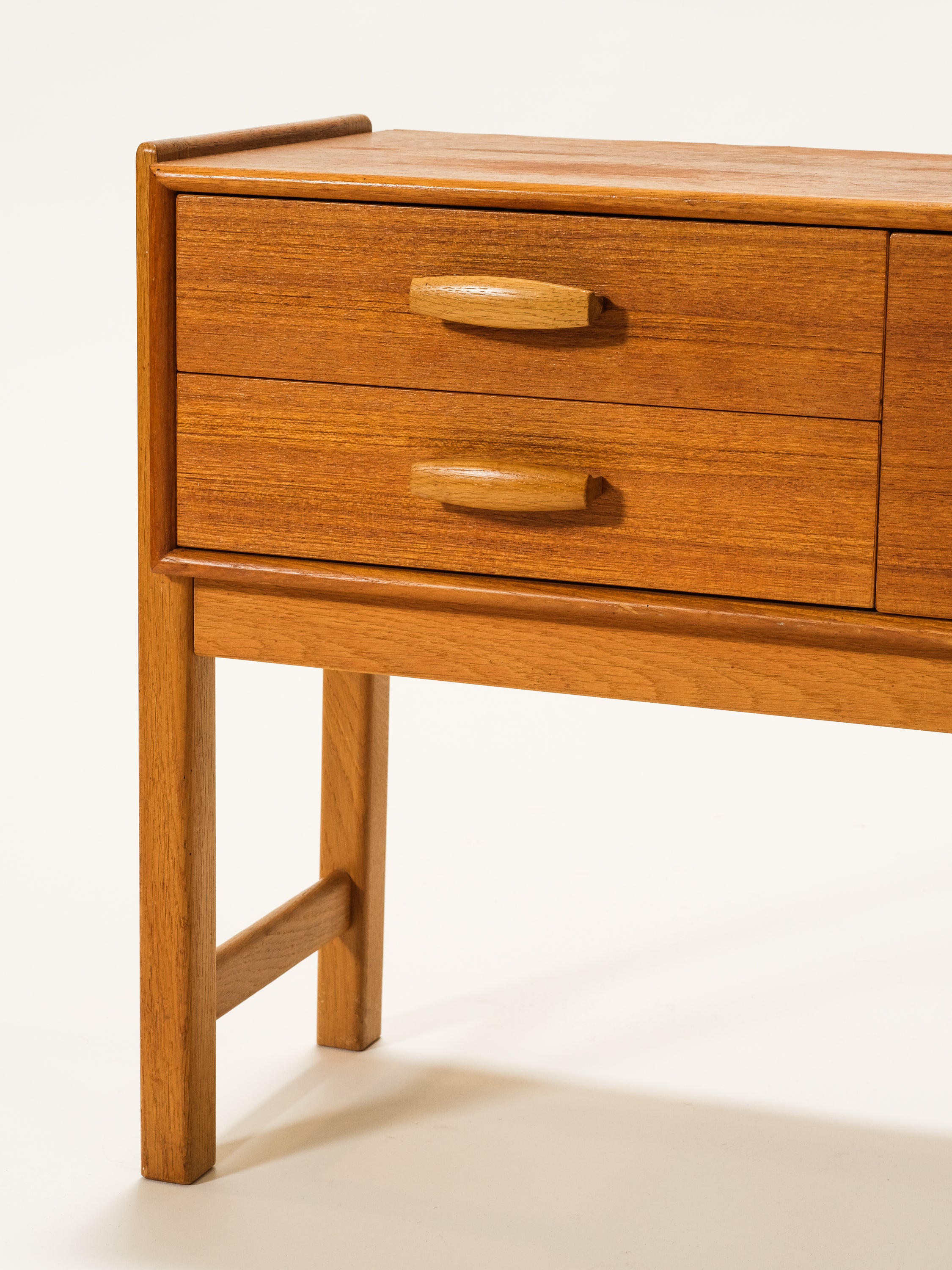 Scandinavian Oak Side Table / Drawer, 1960s