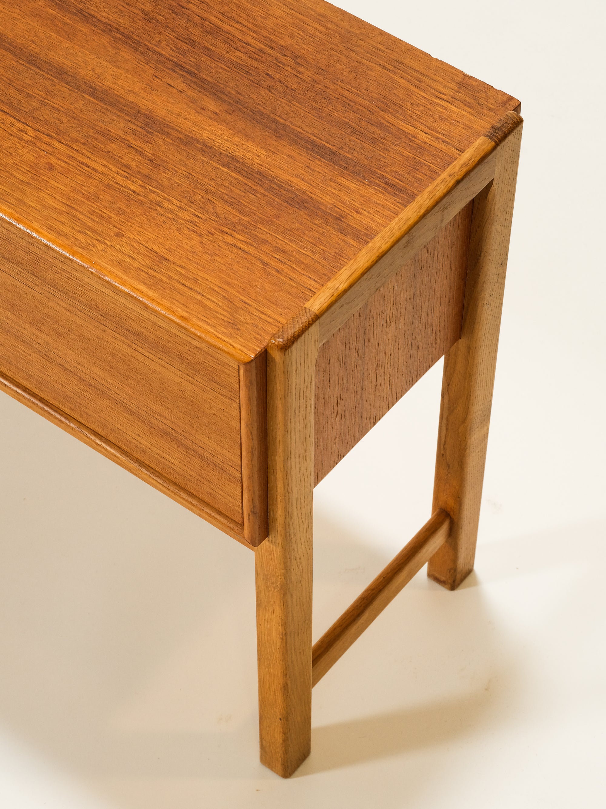 Scandinavian Oak Side Table / Drawer, 1960s