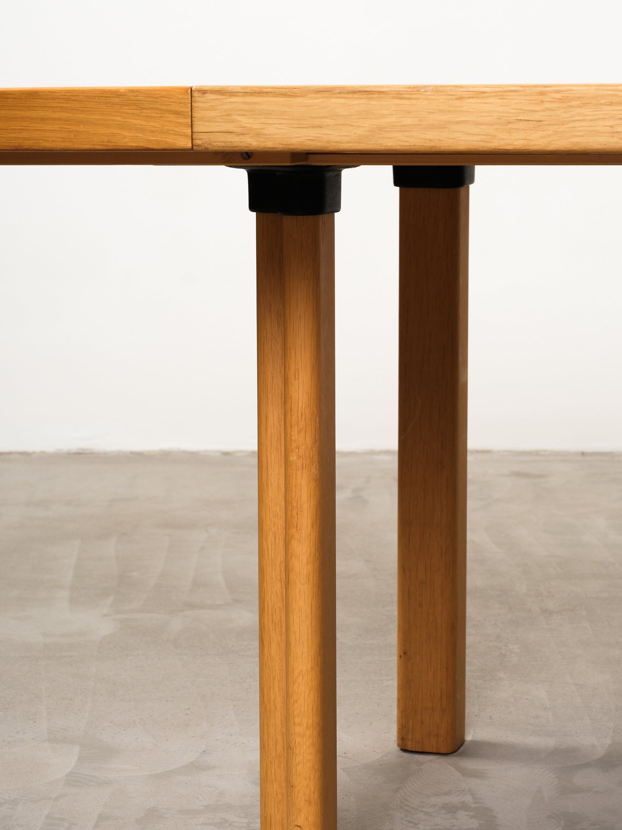 Model H93 Extendable Dining Table by Alvar Aalto for Artek, 1960s/70s