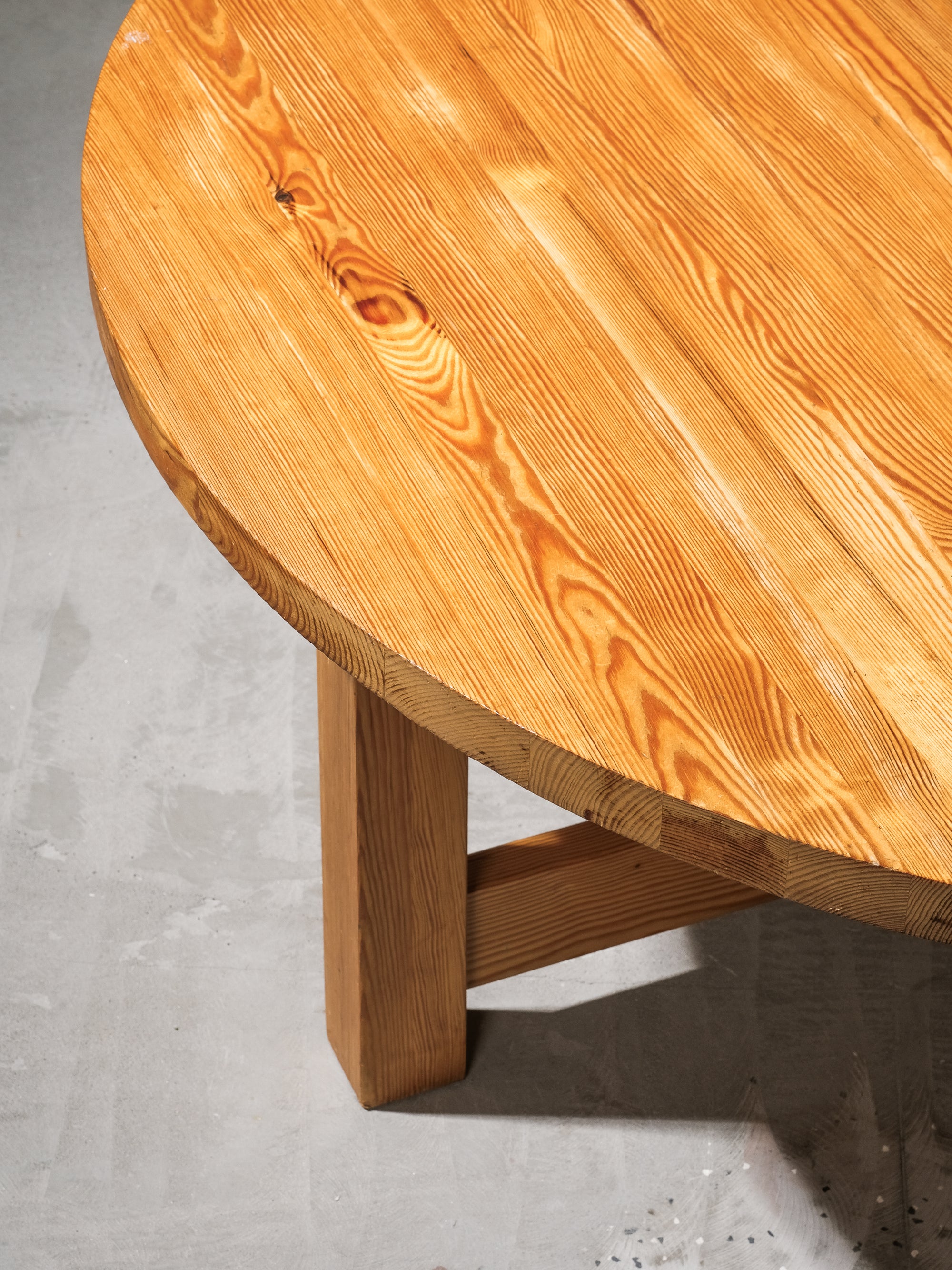 Swedish Round Solid Pine Coffee Table, 1970s