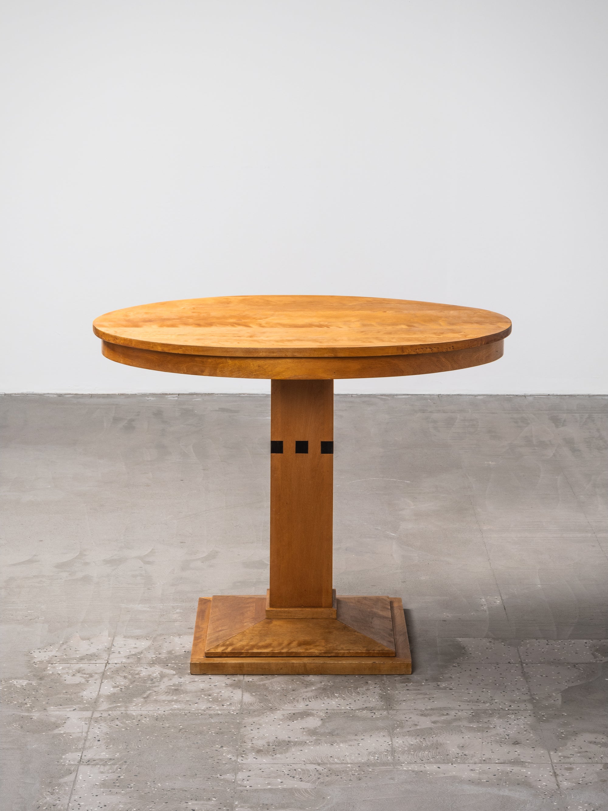 Finnish Functionalist Oval Pedestal Table in Birch, 1940s