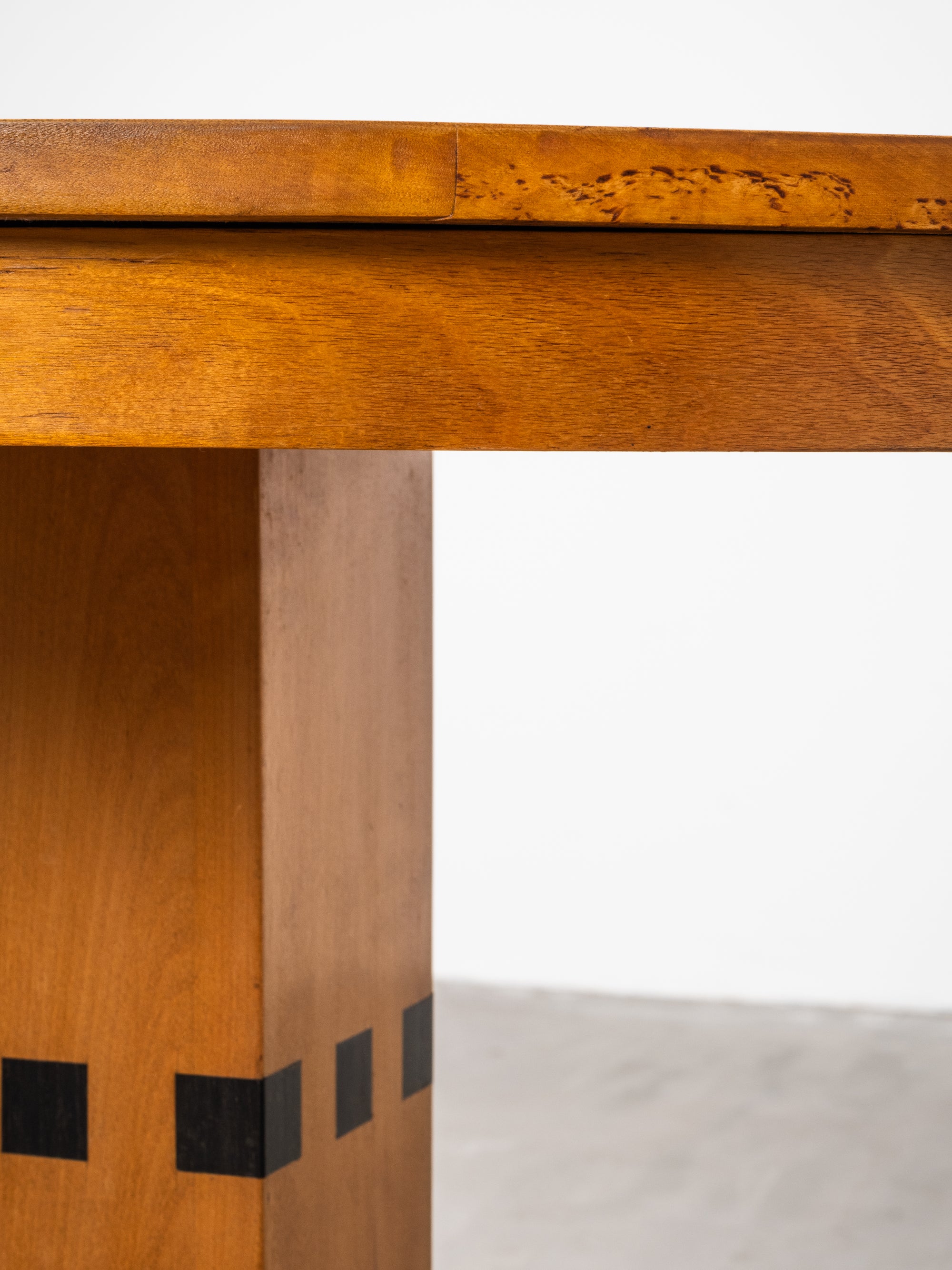 Finnish Functionalist Oval Pedestal Table in Birch, 1940s