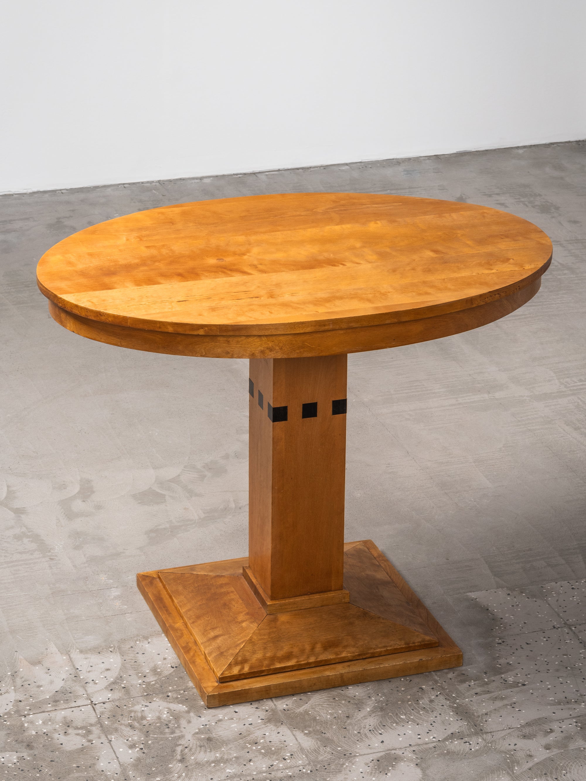 Finnish Functionalist Oval Pedestal Table in Birch, 1940s