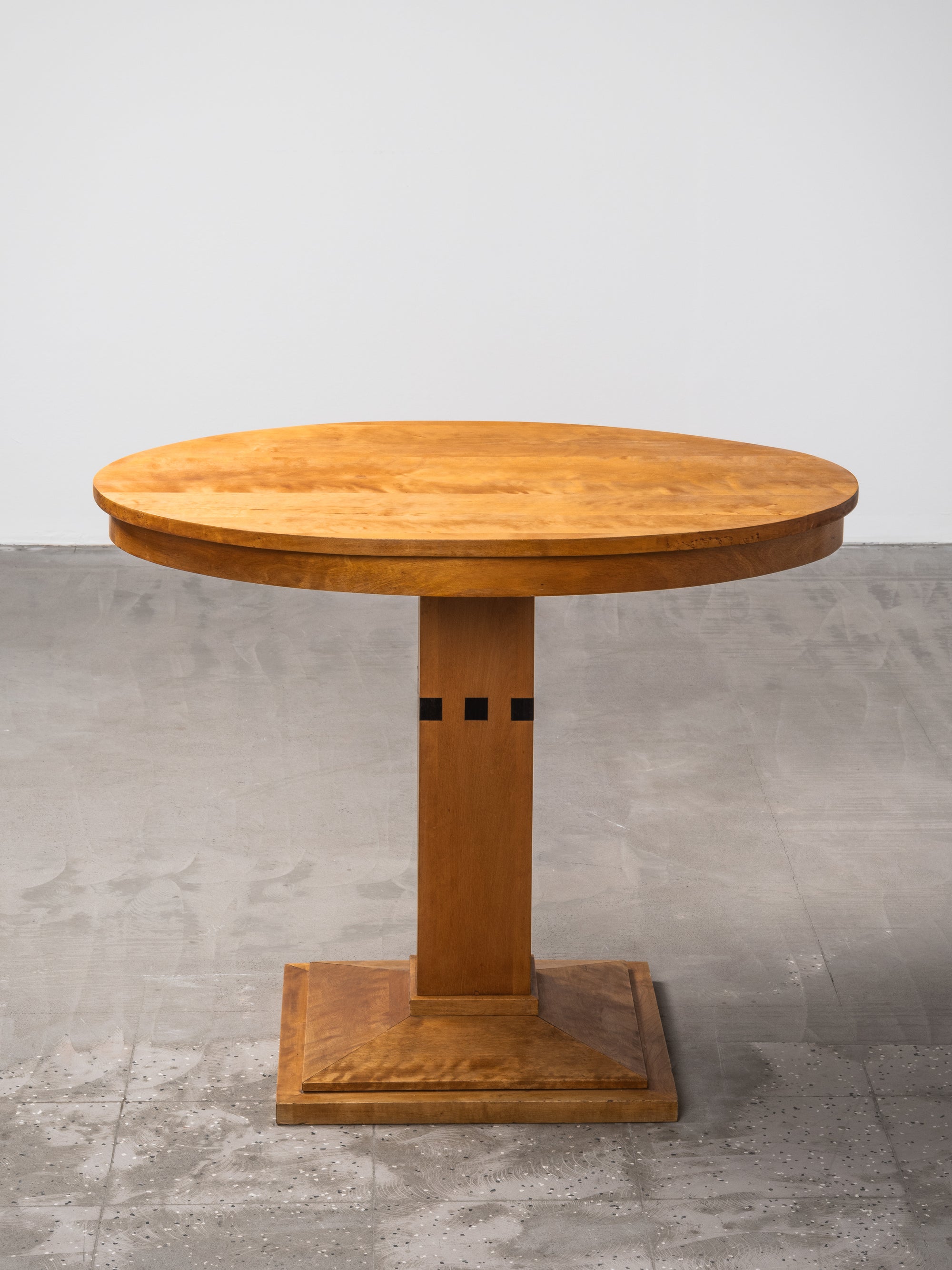 Finnish Functionalist Oval Pedestal Table in Birch, 1940s