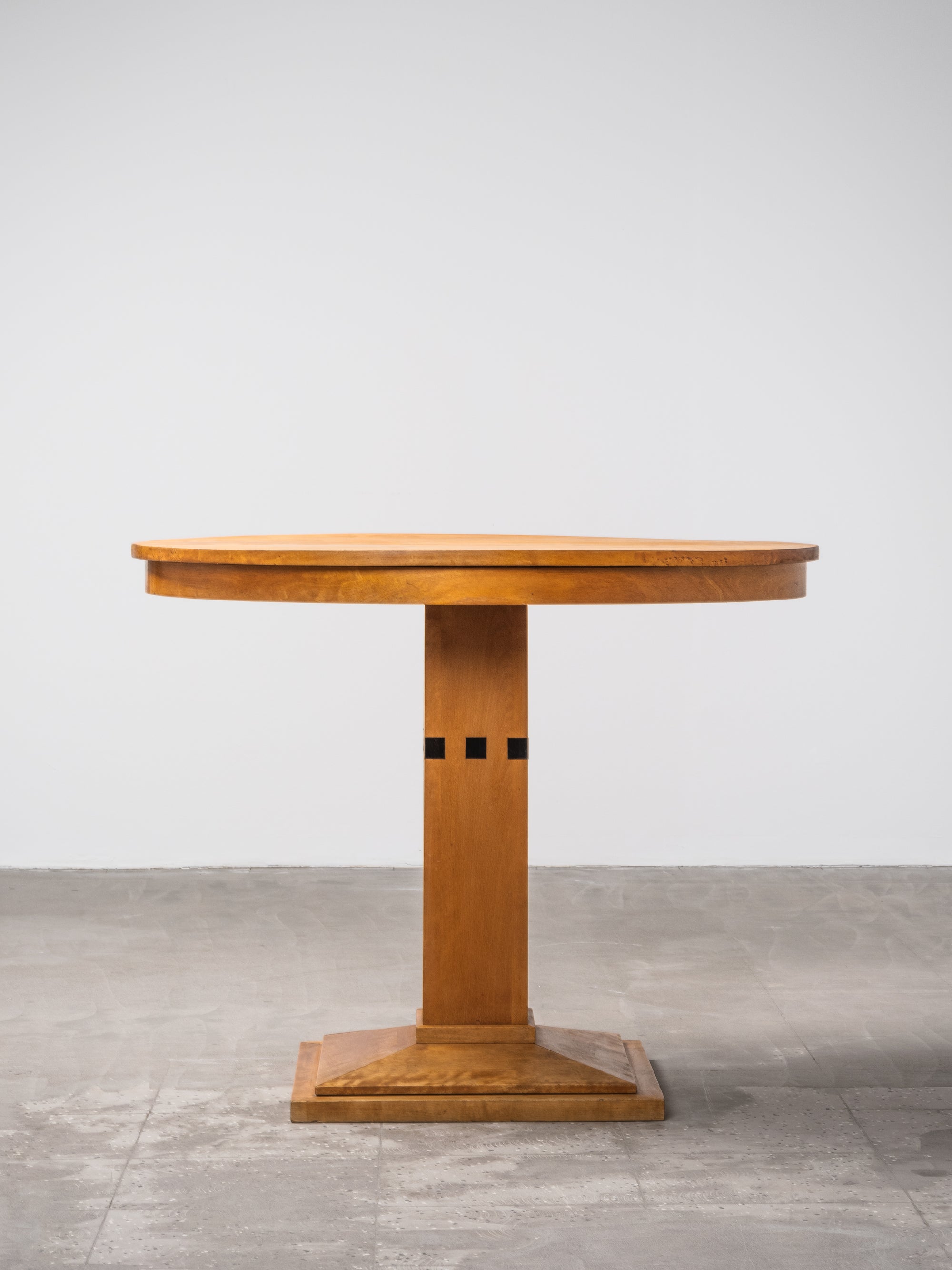 Finnish Functionalist Oval Pedestal Table in Birch, 1940s