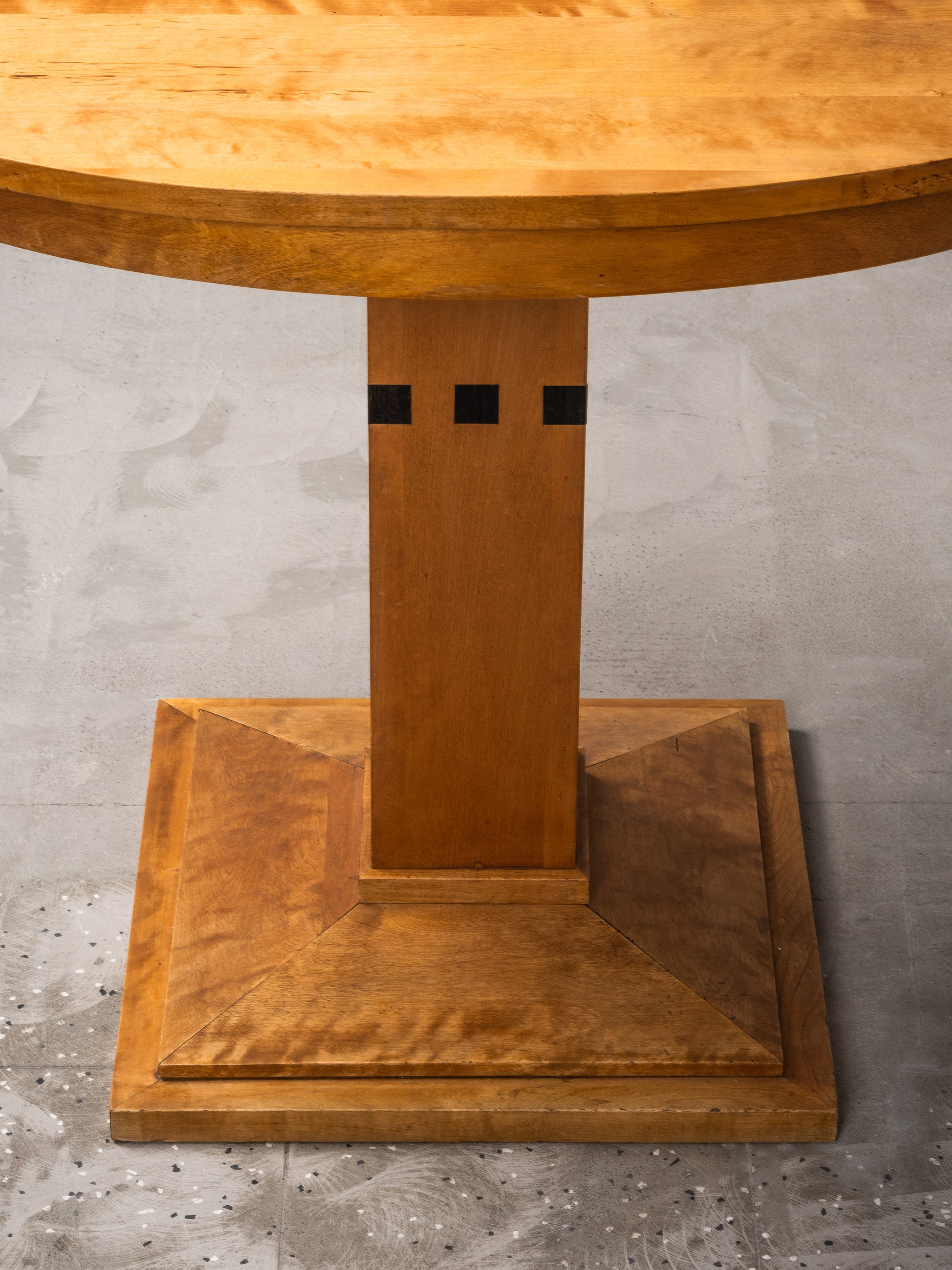 Finnish Functionalist Oval Pedestal Table in Birch, 1940s